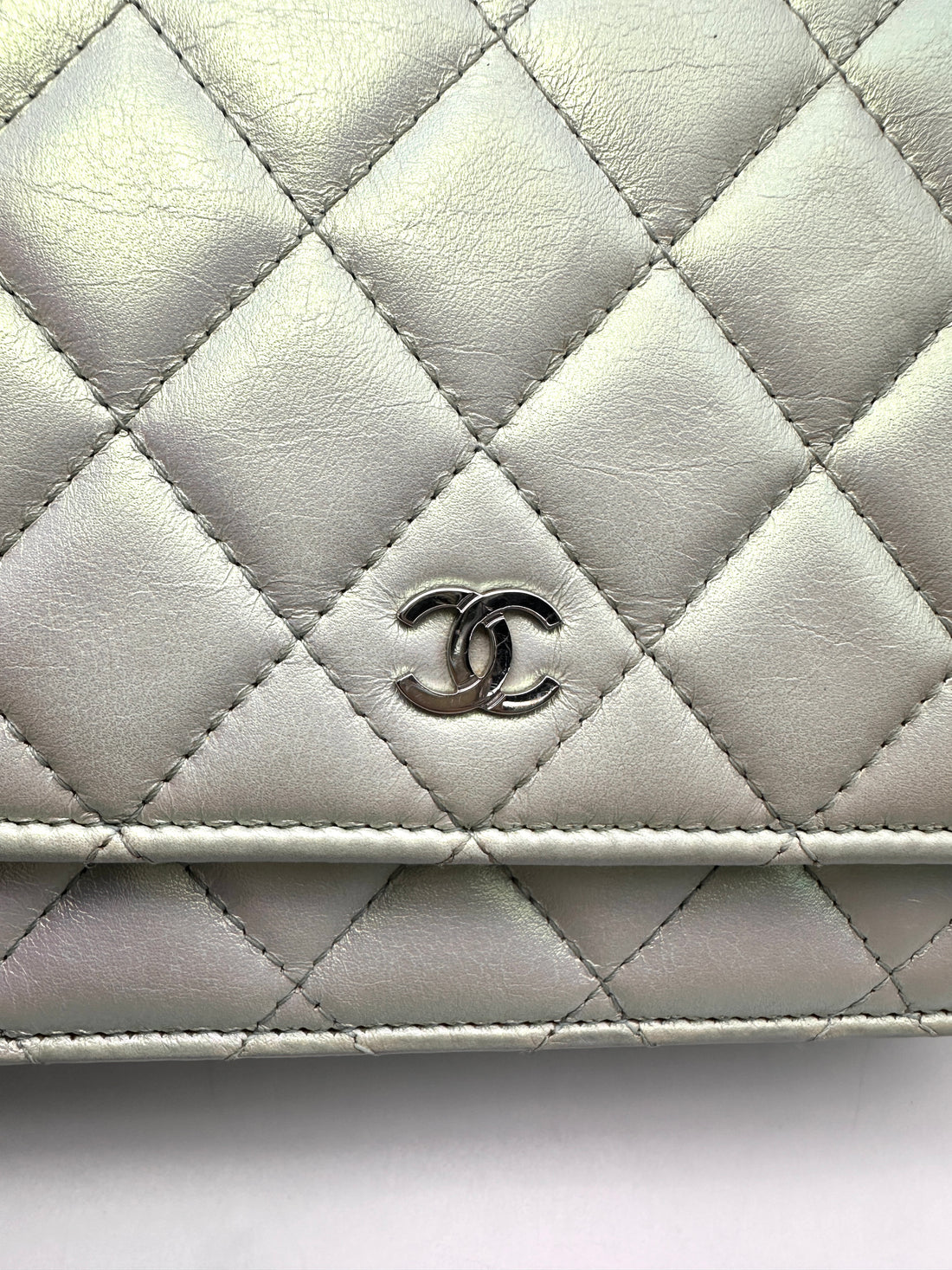 Chanel Iridescent White Quilted Leather Wallet On Chain(C2***K1) CC2567