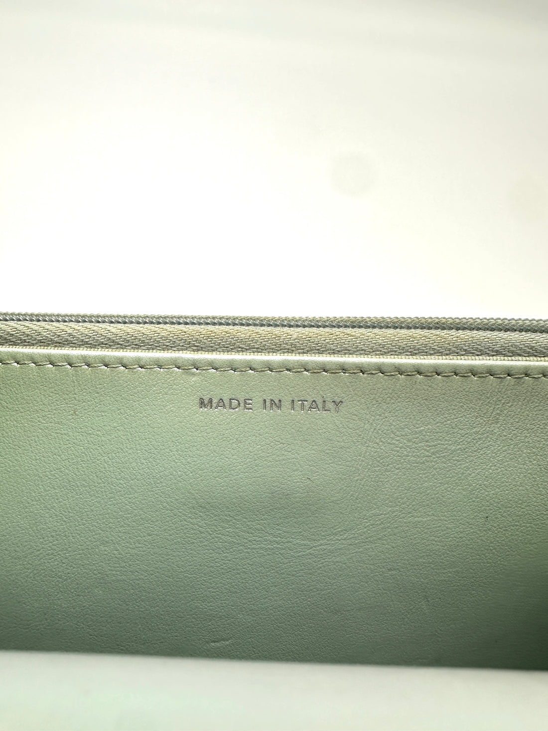 Chanel Iridescent White Quilted Leather Wallet On Chain(C2***K1) CC2567