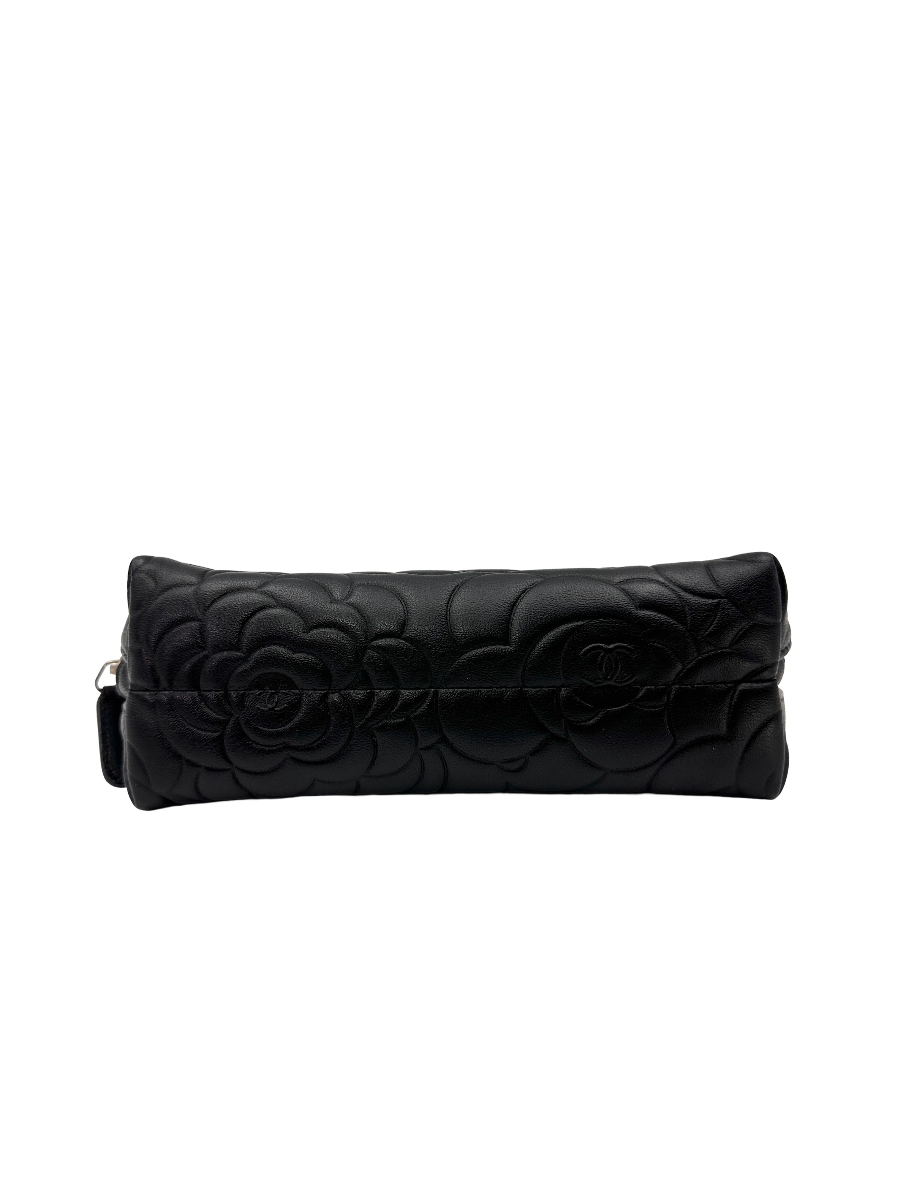 Chanel Black Camellia Embossed Leather Pouch(16***24) CC2583