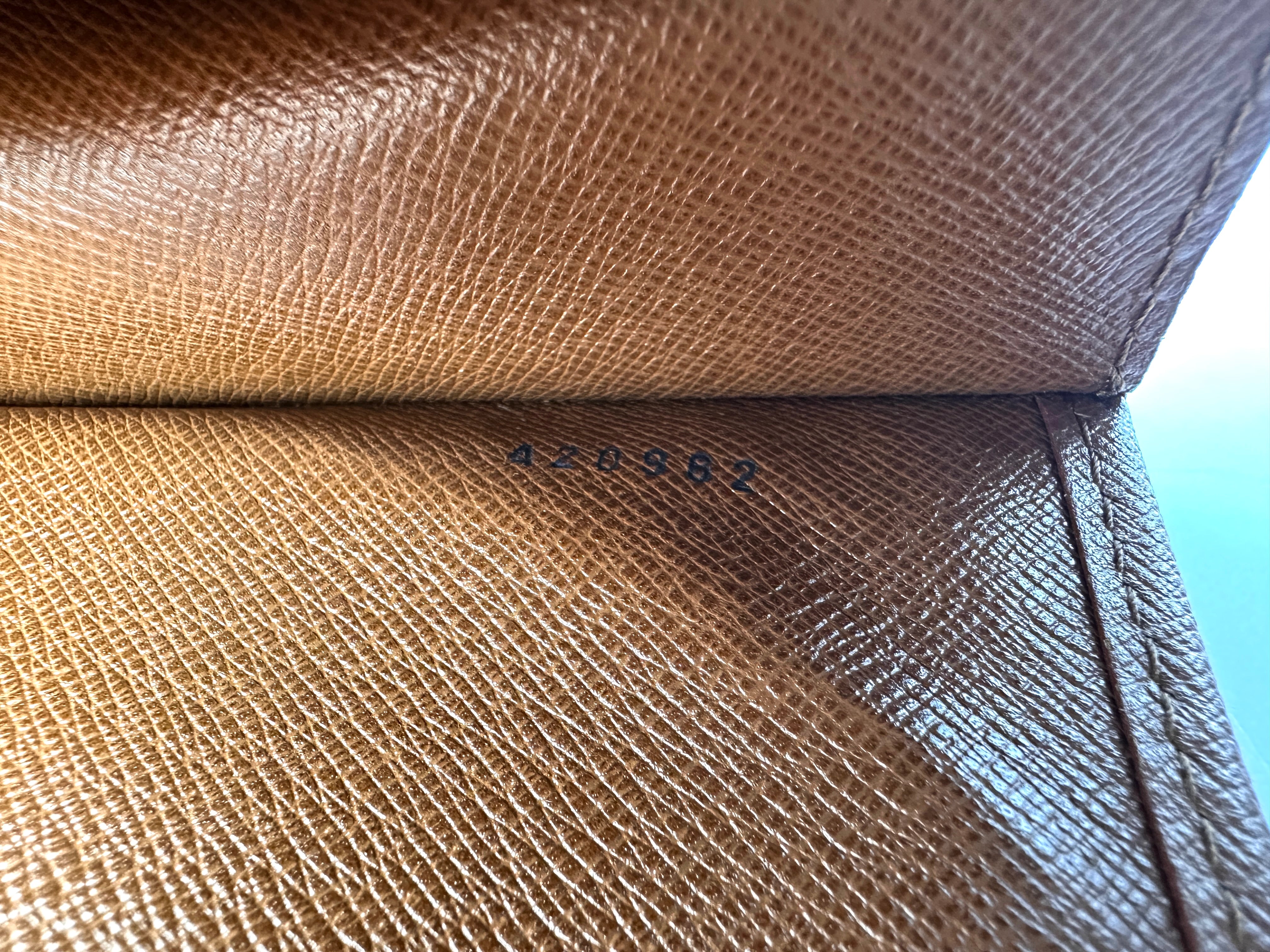 Louis Vuitton Bordeaux 24 Monogram Canvas Shoulder Bag LV3347