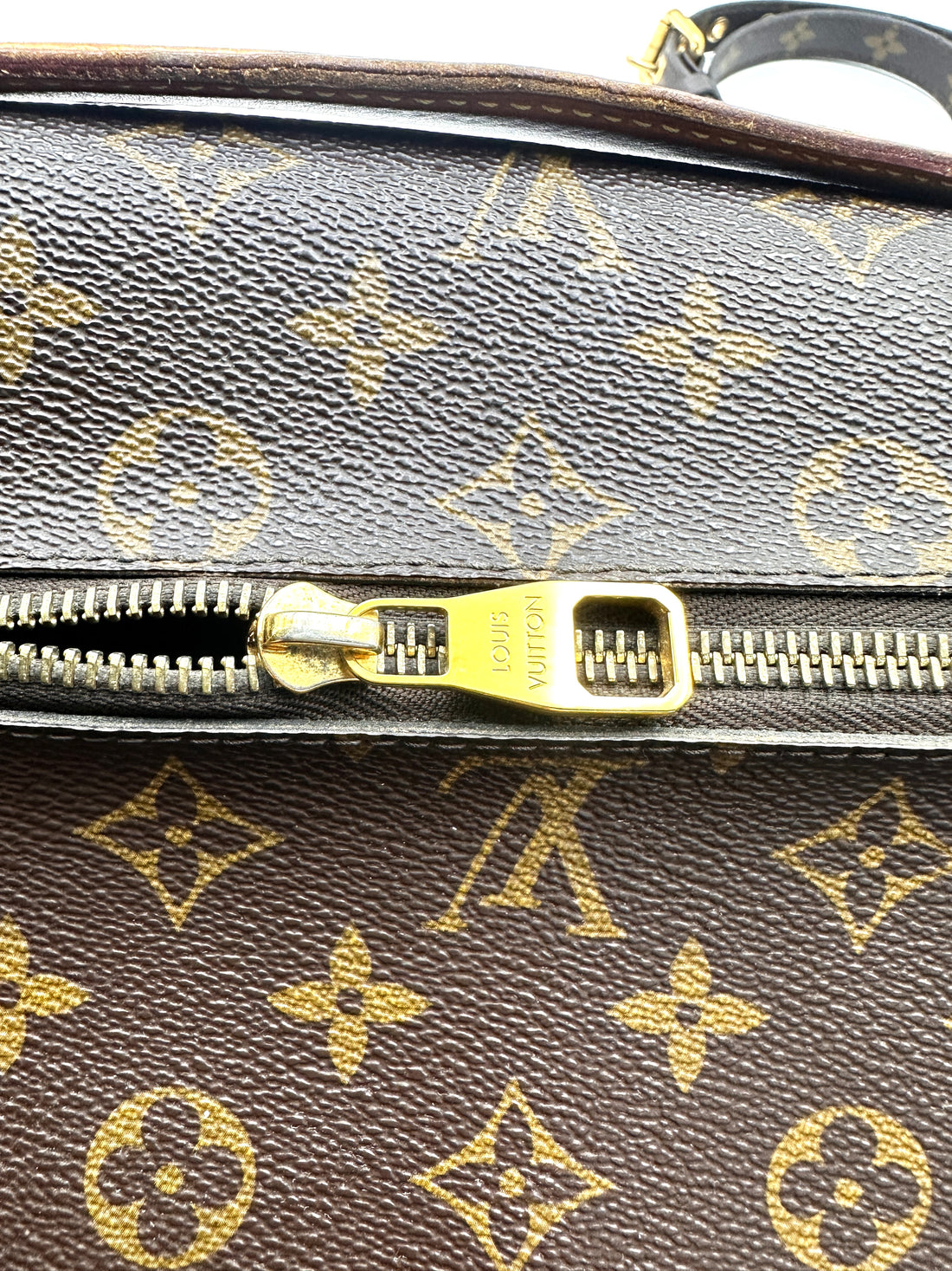Louis Vuitton Monogram Canvas Pochette Metis LV3355