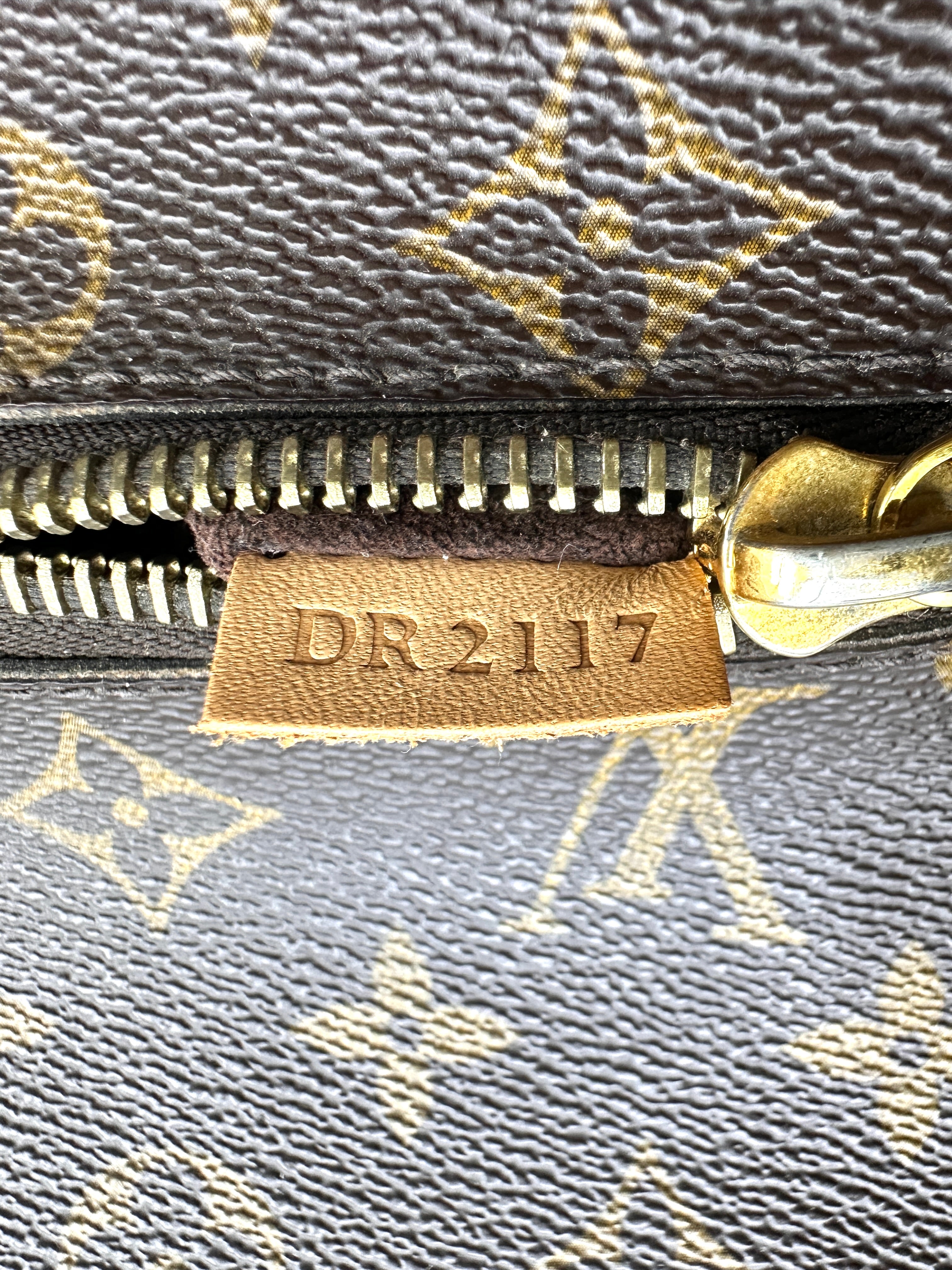 Louis Vuitton Monogram Canvas Pochette Metis LV3355