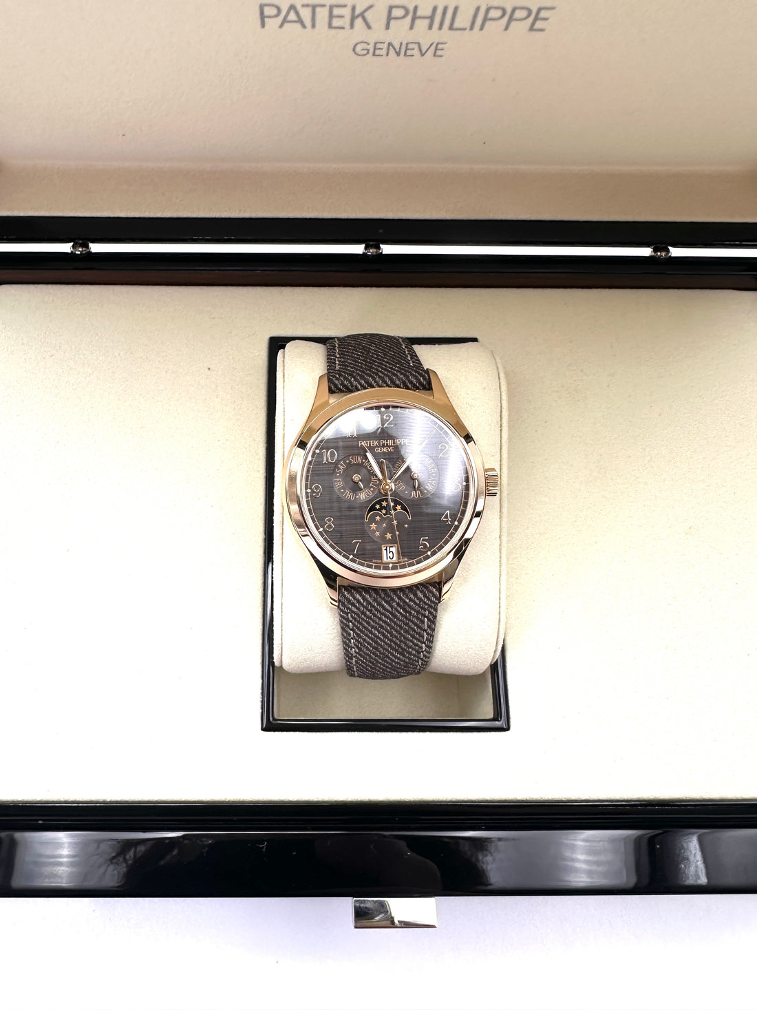 Patek Philippe 4946R-001 Watch PP01