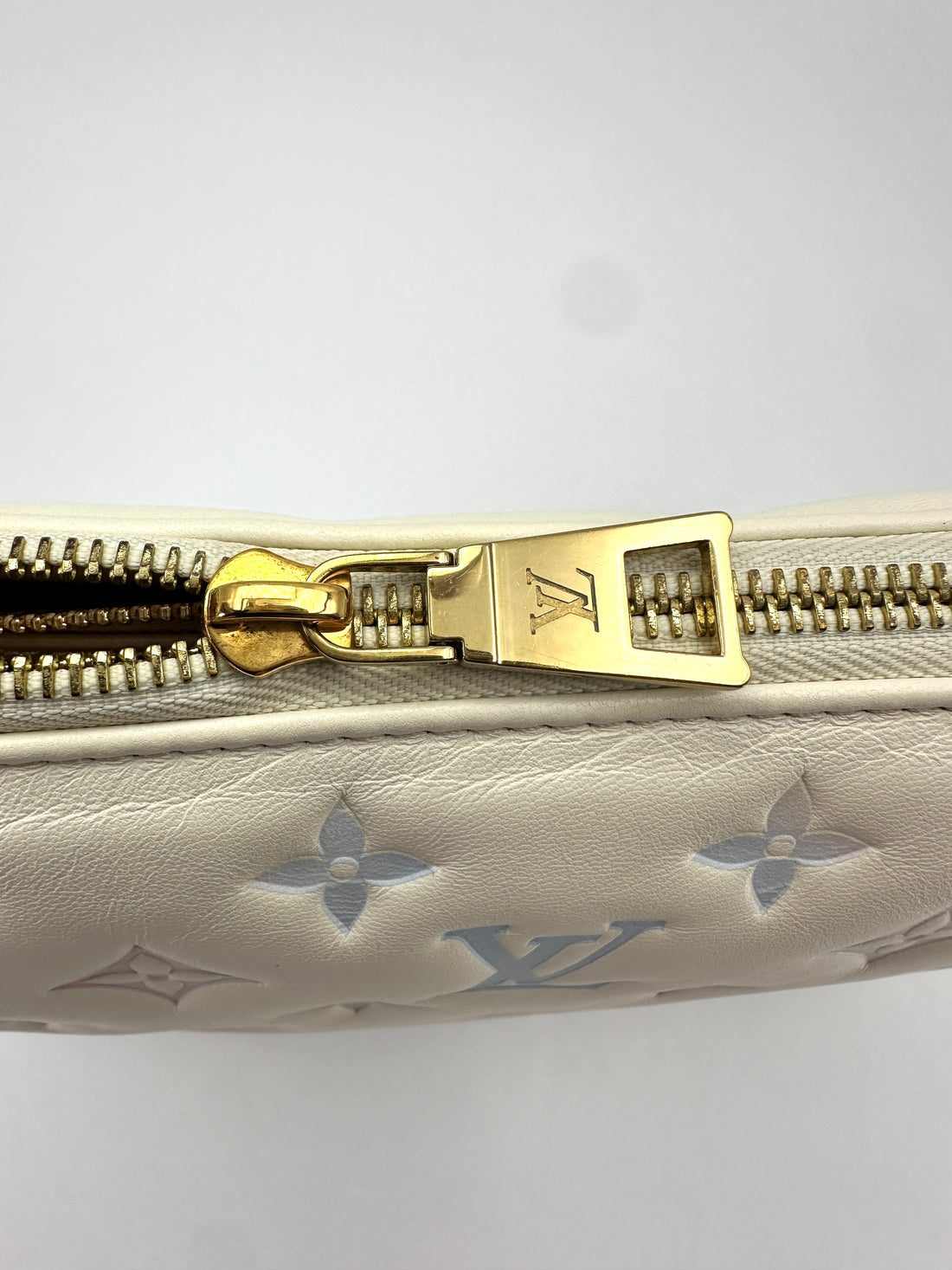 Louis Vuitton Coussin BB Milky Way White Monogram Embossed Puffy Leather Shoulder Bag LV3364