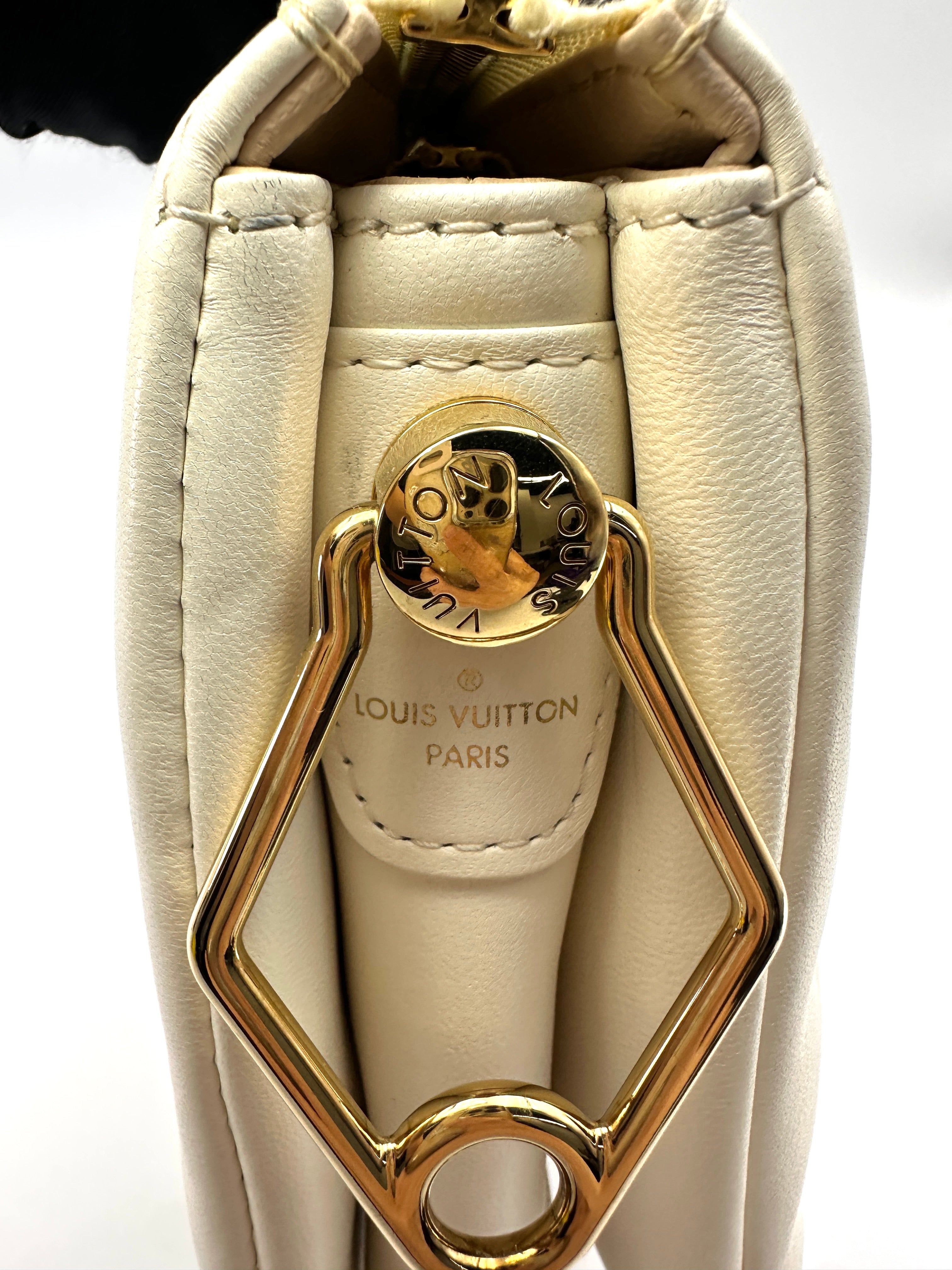 Louis Vuitton Coussin BB Milky Way White Monogram Embossed Puffy Leather Shoulder Bag LV3364