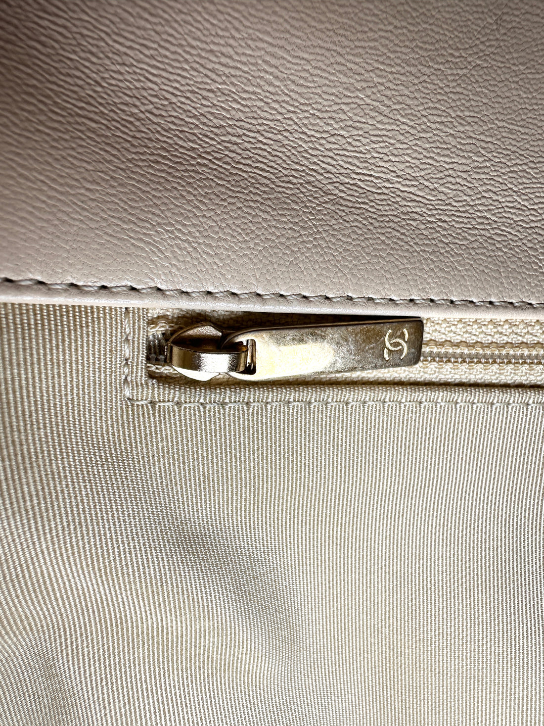 Chanel 19Bag Beige Quilted Leather Medium Size Shoulder Bag(30***90) CC2599
