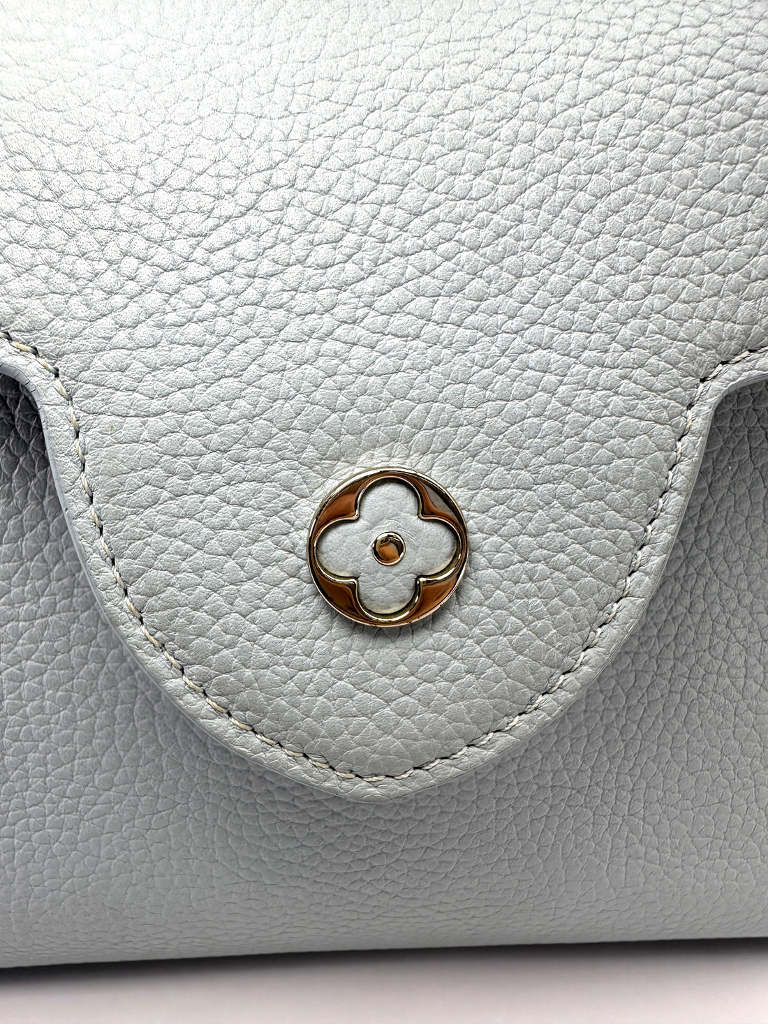 Louis Vuitton Capucines Blue Taurillon Leather Handle Bag LV3382