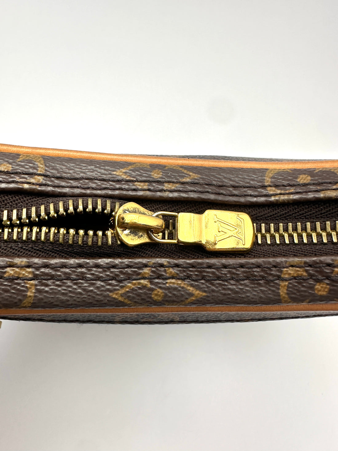 Louis Vuitton Loop Monogram Canvas Shoulder Bag LV3386