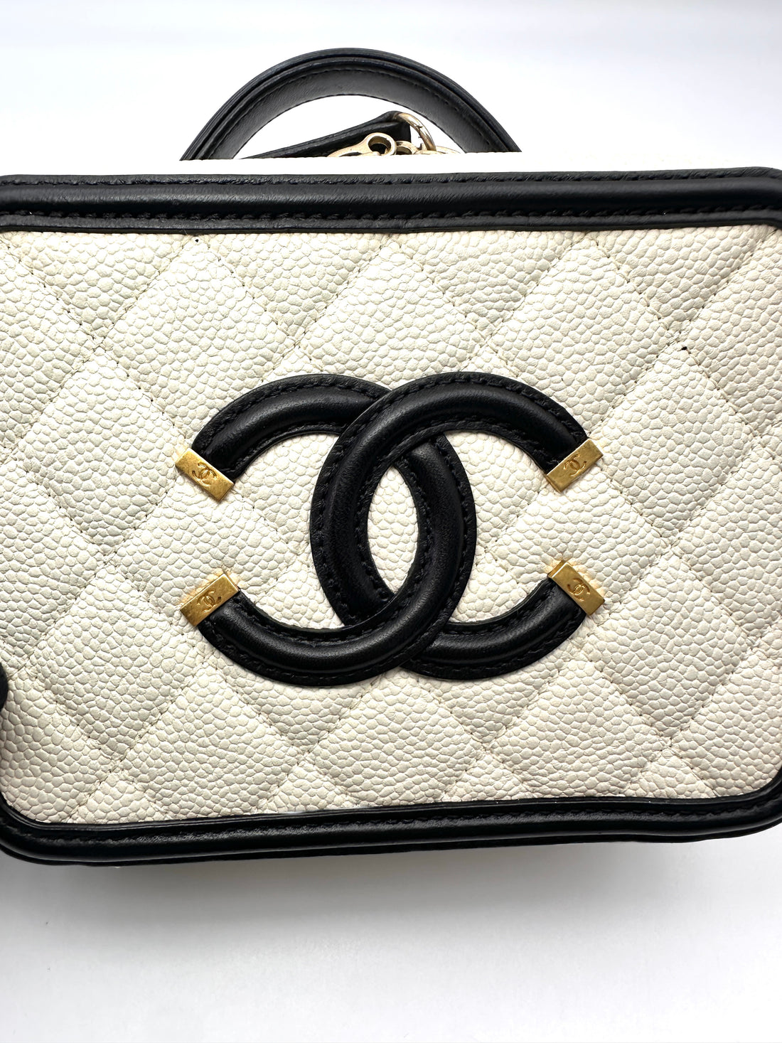 Chanel CC Filigree Black/White Quilted Leather Vanity Case(23***09) CC2605