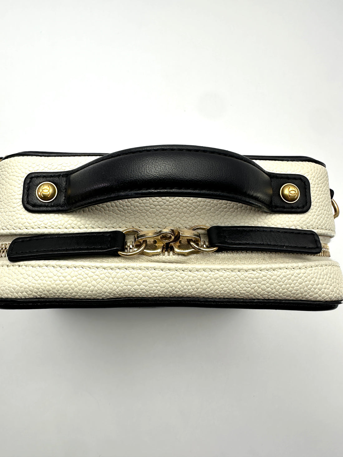 Chanel CC Filigree Black/White Quilted Leather Vanity Case(23***09) CC2605
