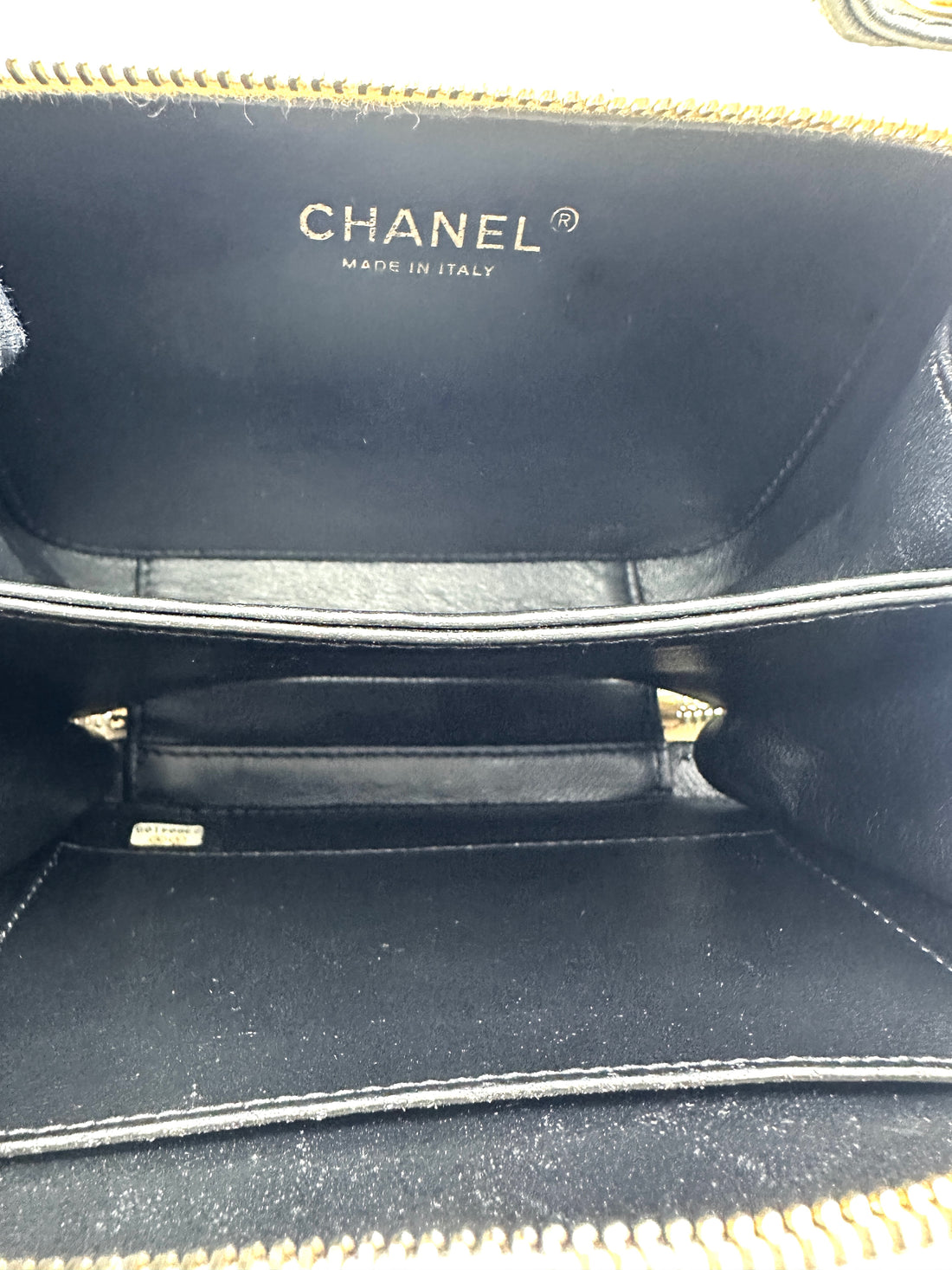 Chanel CC Filigree Black/White Quilted Leather Vanity Case(23***09) CC2605