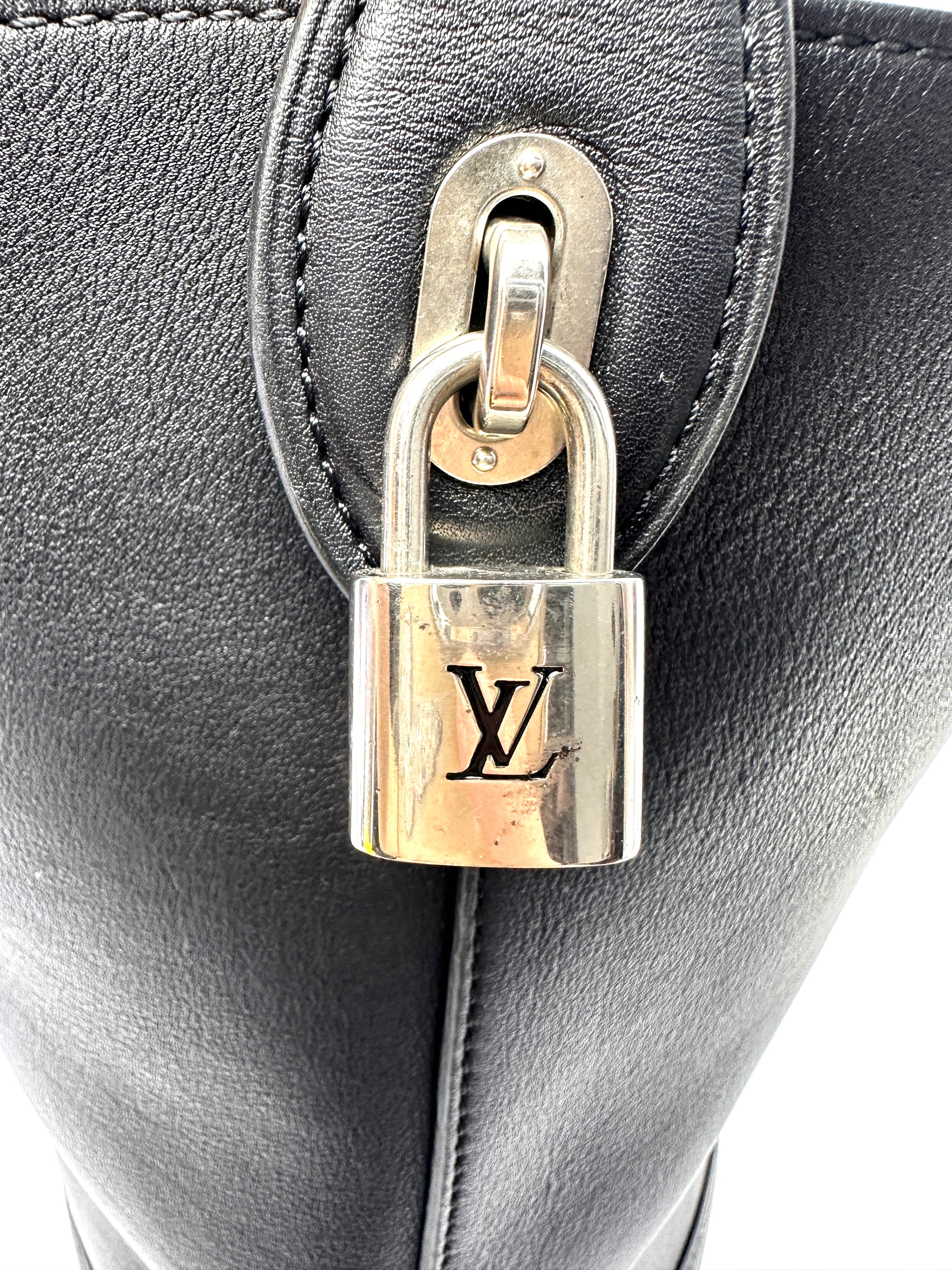 Louis Vuitton NN14 Black Leather Bucket Bag LV3393