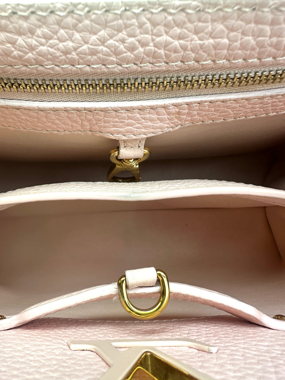 Louis Vuitton Capucines Beige Taurillon Leather Handle Bag LV3396