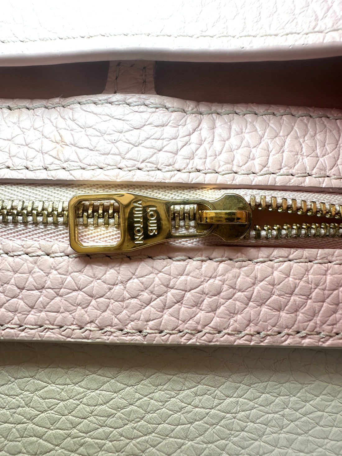 Louis Vuitton Capucines Beige Taurillon Leather Handle Bag LV3396