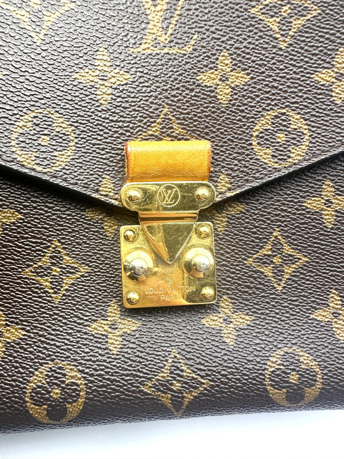 Louis Vuitton Monogram Canvas Pochette Metis LV3400