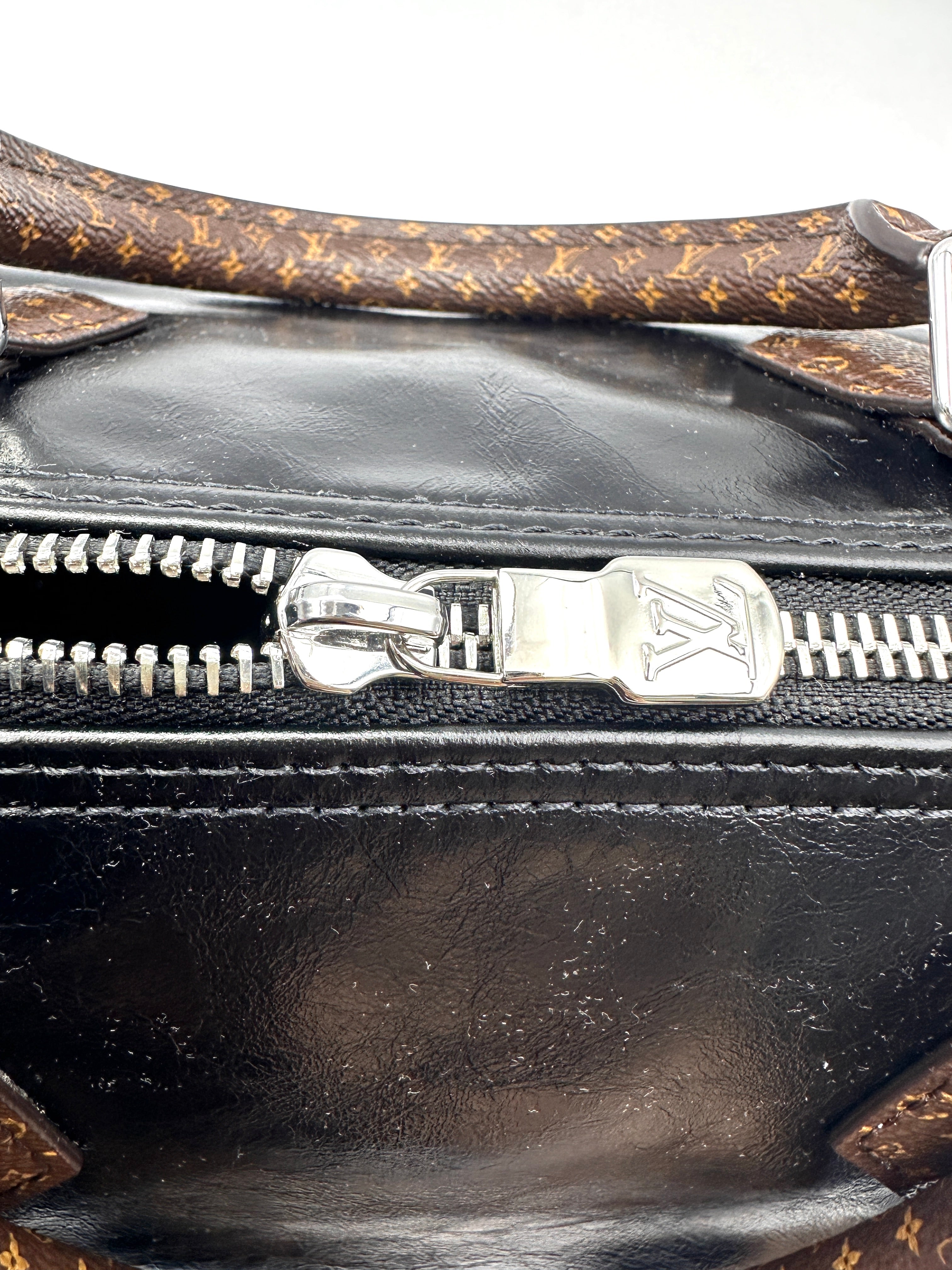 Louis Vuitton Speedy30 Black Lambskin Leather Handle Bag LVU
