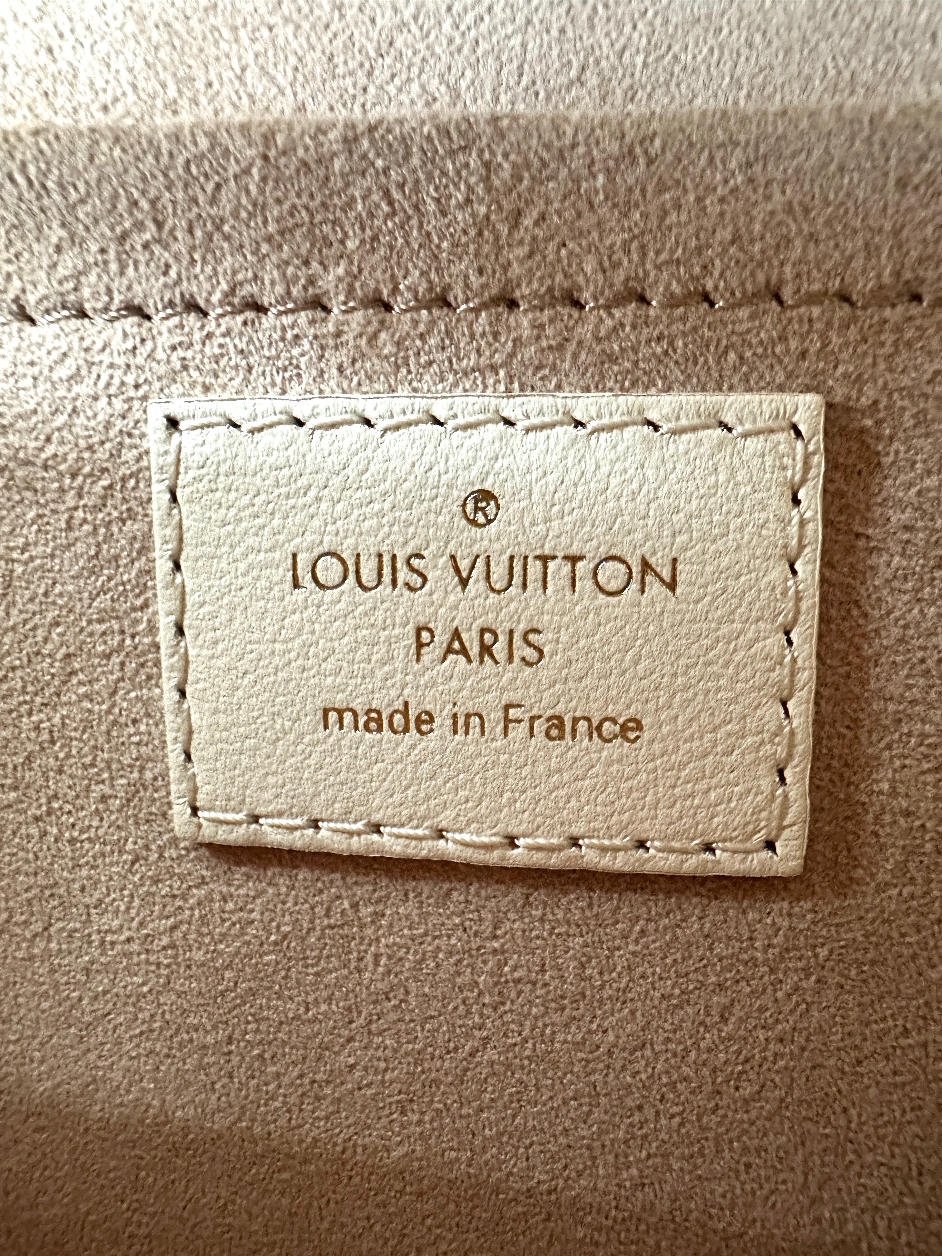 Louis Vuitton New Square Quartz Multicolor Monogram Embossed Leather Square Bag LV3406