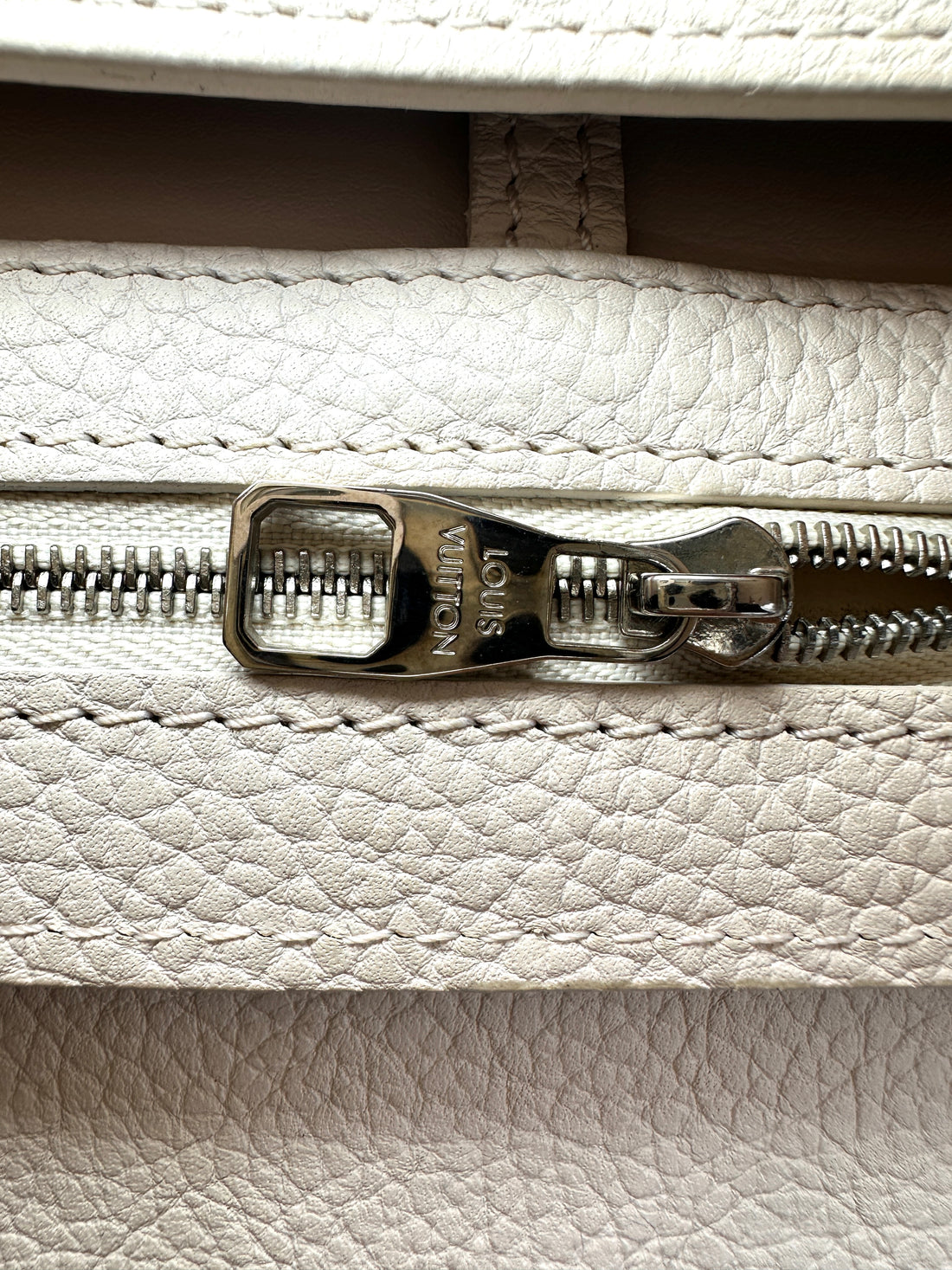 Louis Vuitton Capucines Grey Taurillon Leather Python Handle Bag LV3409