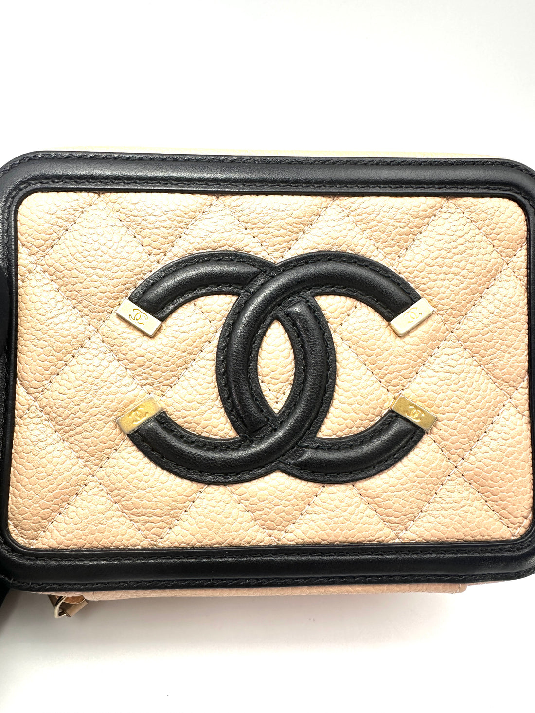 Chanel CC Filigree Black/Beige Quilted Leather Vanity Case(26***60) CC2627