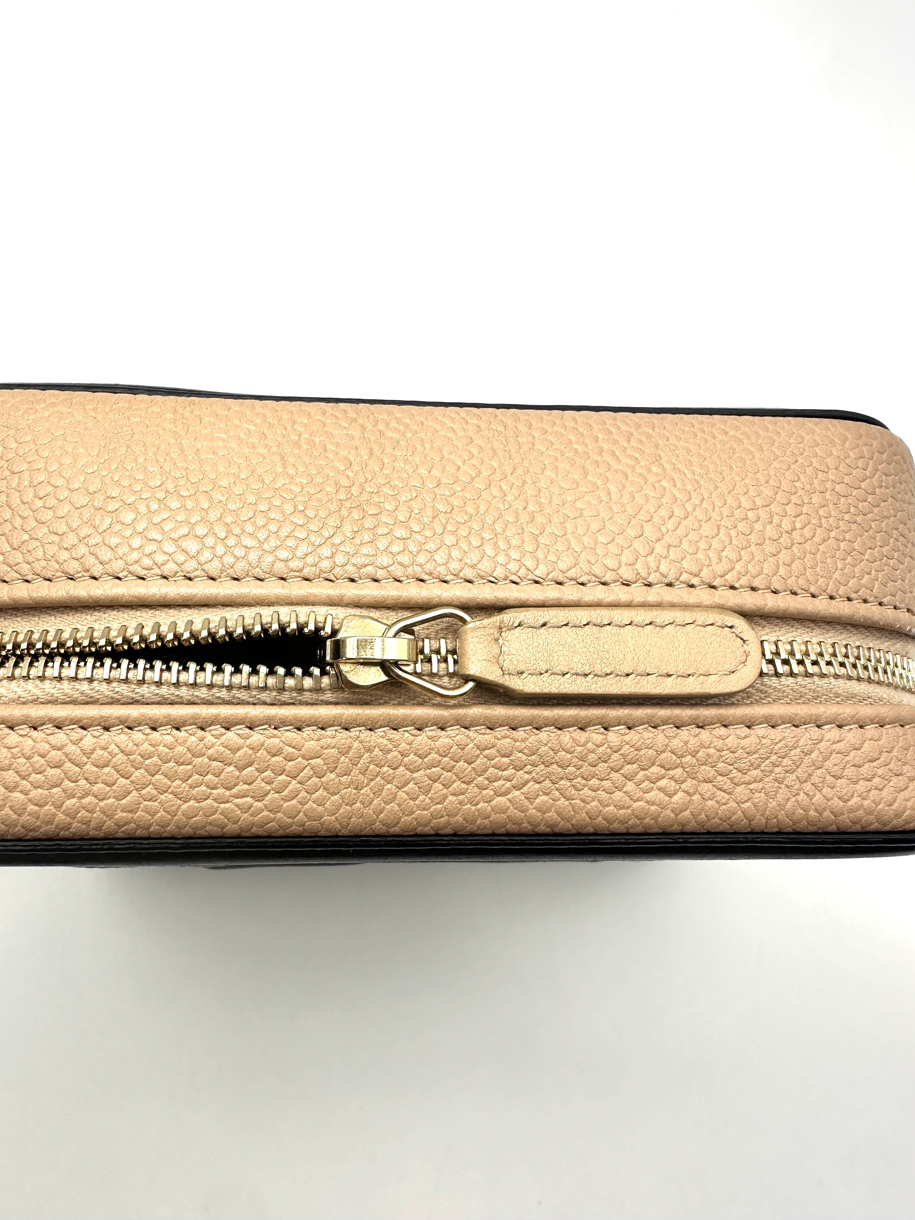 Chanel CC Filigree Black/Beige Quilted Leather Vanity Case(26***60) CC2627