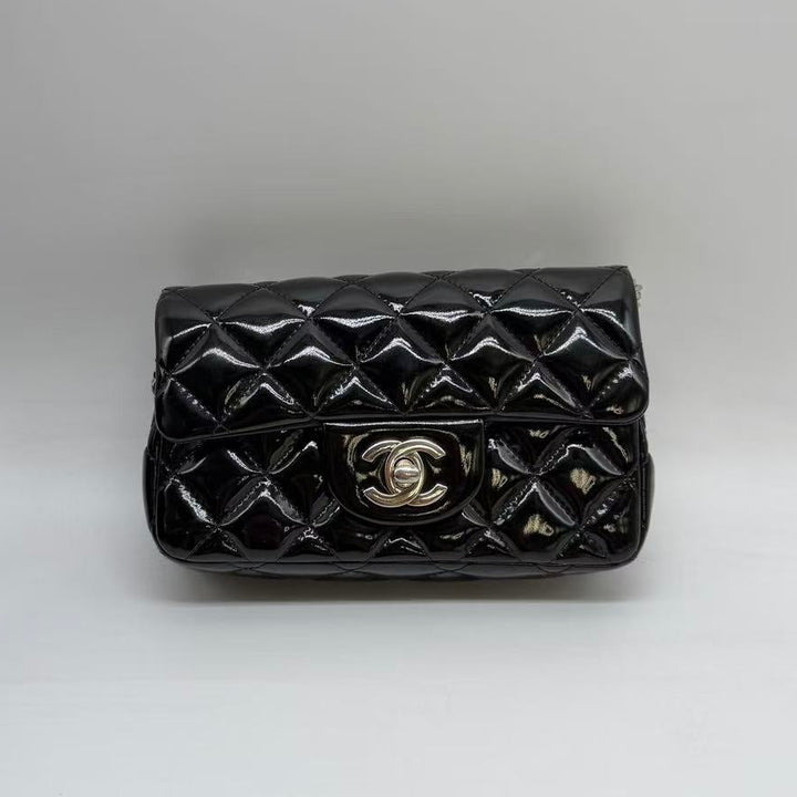 Chanel Quilted Patent Leather Black Small (17***19) cc1163