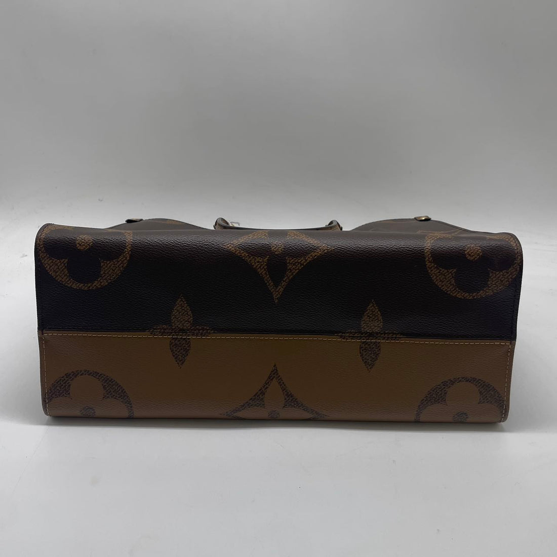 Louis Vuitton On the Go Reverse MM Tote Bag Microchip LV1067