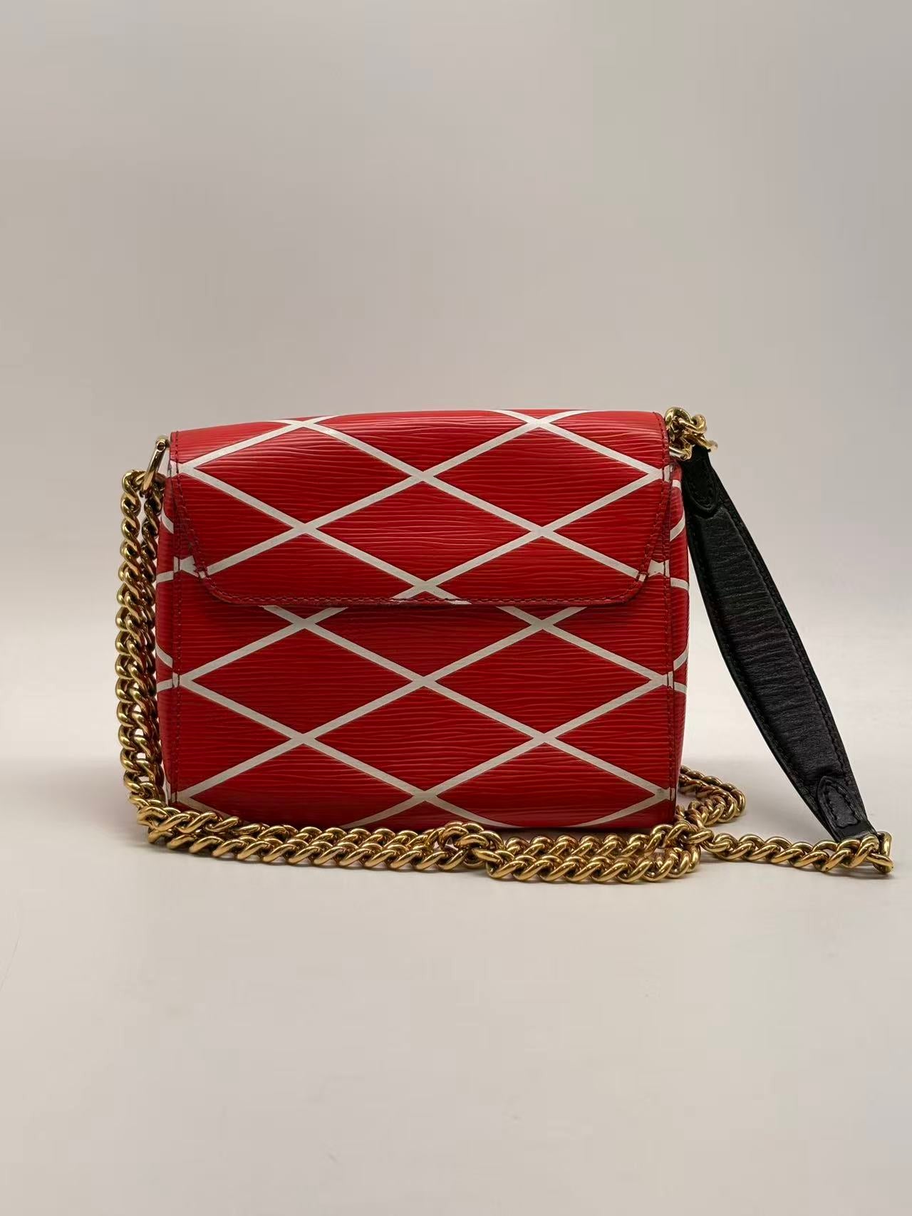 Louis Vuitton Twist Epi Malletage Shoulder Bag Red LV1313NA