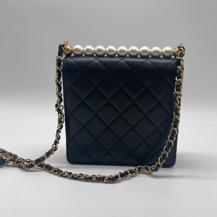 Chanel Lambskin Quilted Chic Pearls Flap Black (29***45) CC566