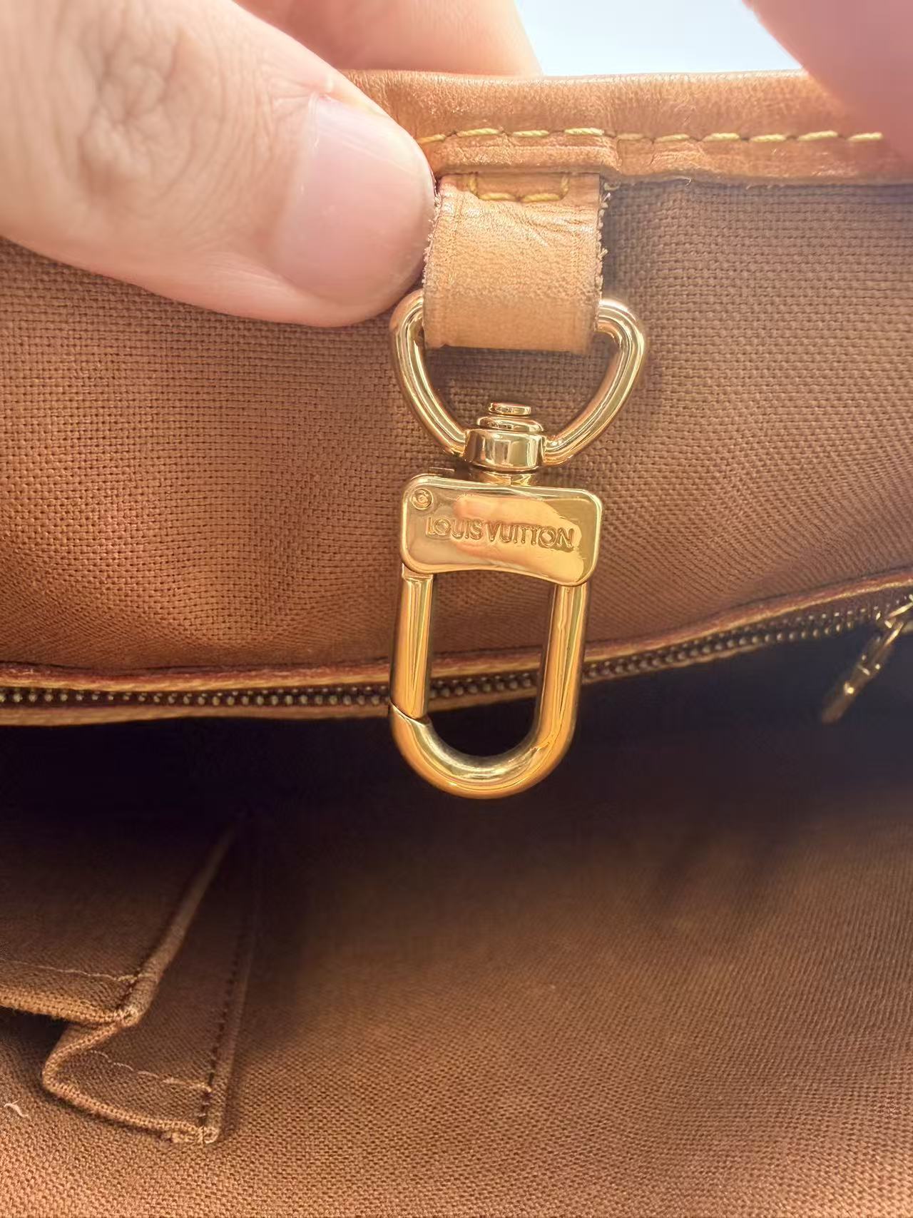 Louis Vuitton Monogram Batignolles Vertical tote bag LV1282