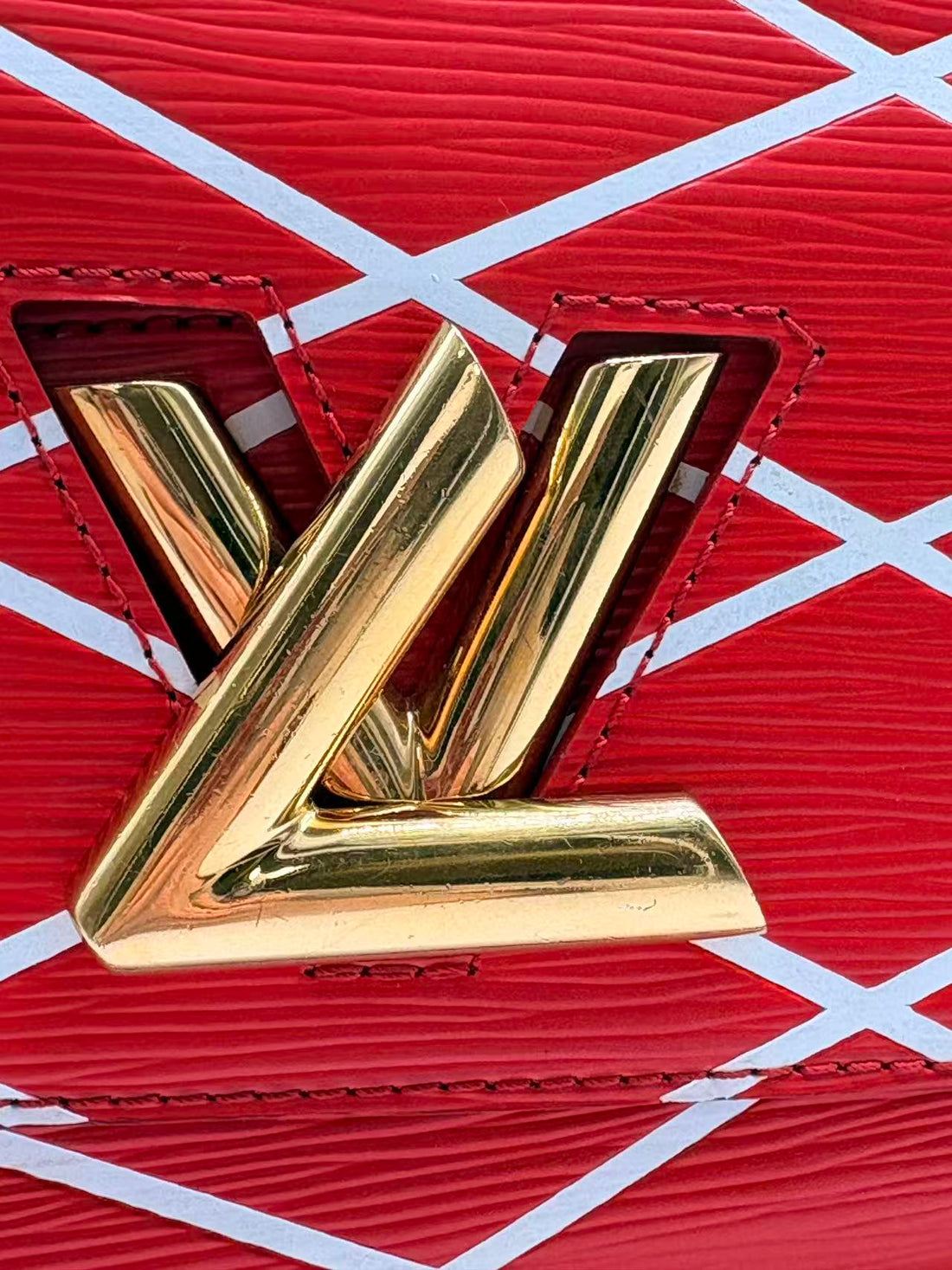 Louis Vuitton Twist Epi Malletage Shoulder Bag Red LV1313NA