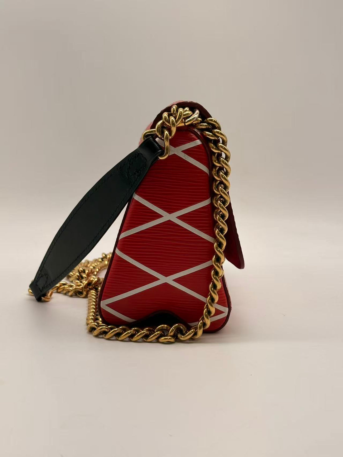 Louis Vuitton Twist Epi Malletage Shoulder Bag Red LV1313NA
