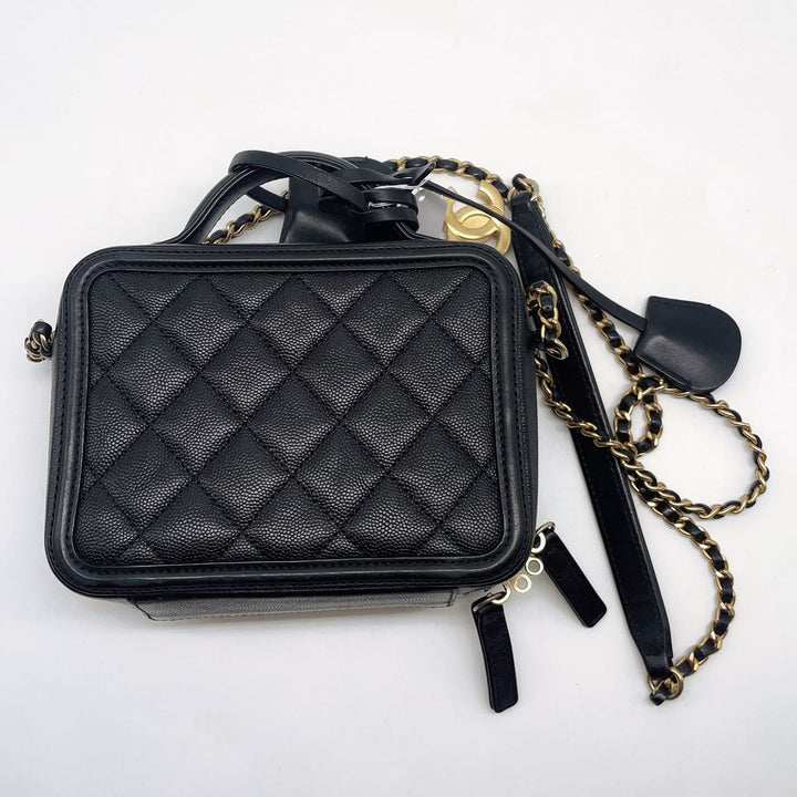 Chanel Quilted Caviar Vanity Case Small Filigree Black CC589