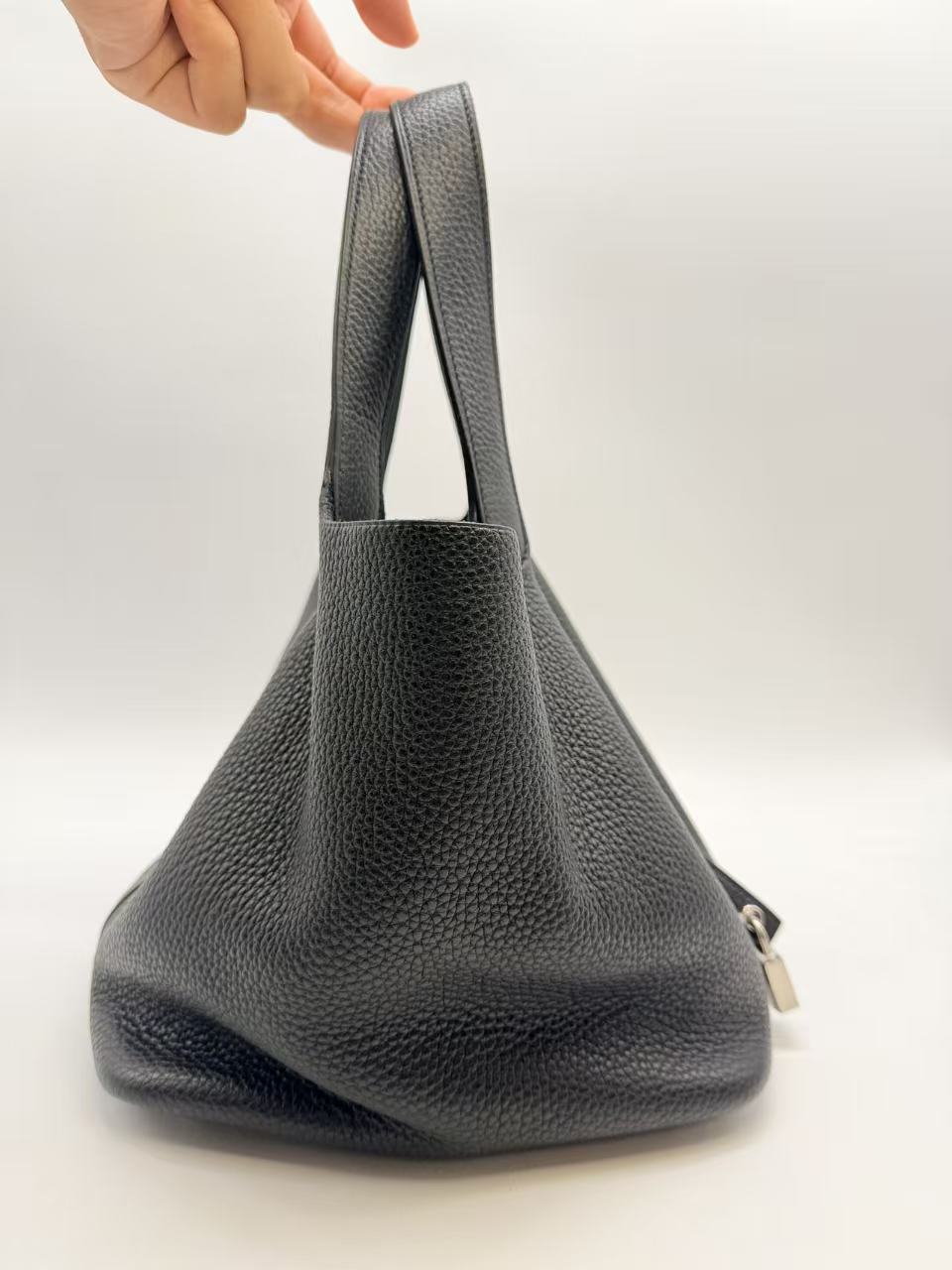Hermès Taurillon Clemence leather Picotin Lock 22 bag black HR46