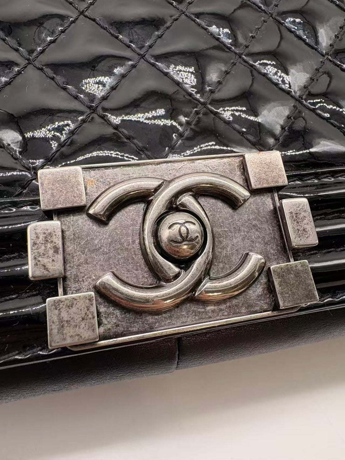 Chanel Quilted Patent Leather Boy Bag Large Black (17***51) CC790NA