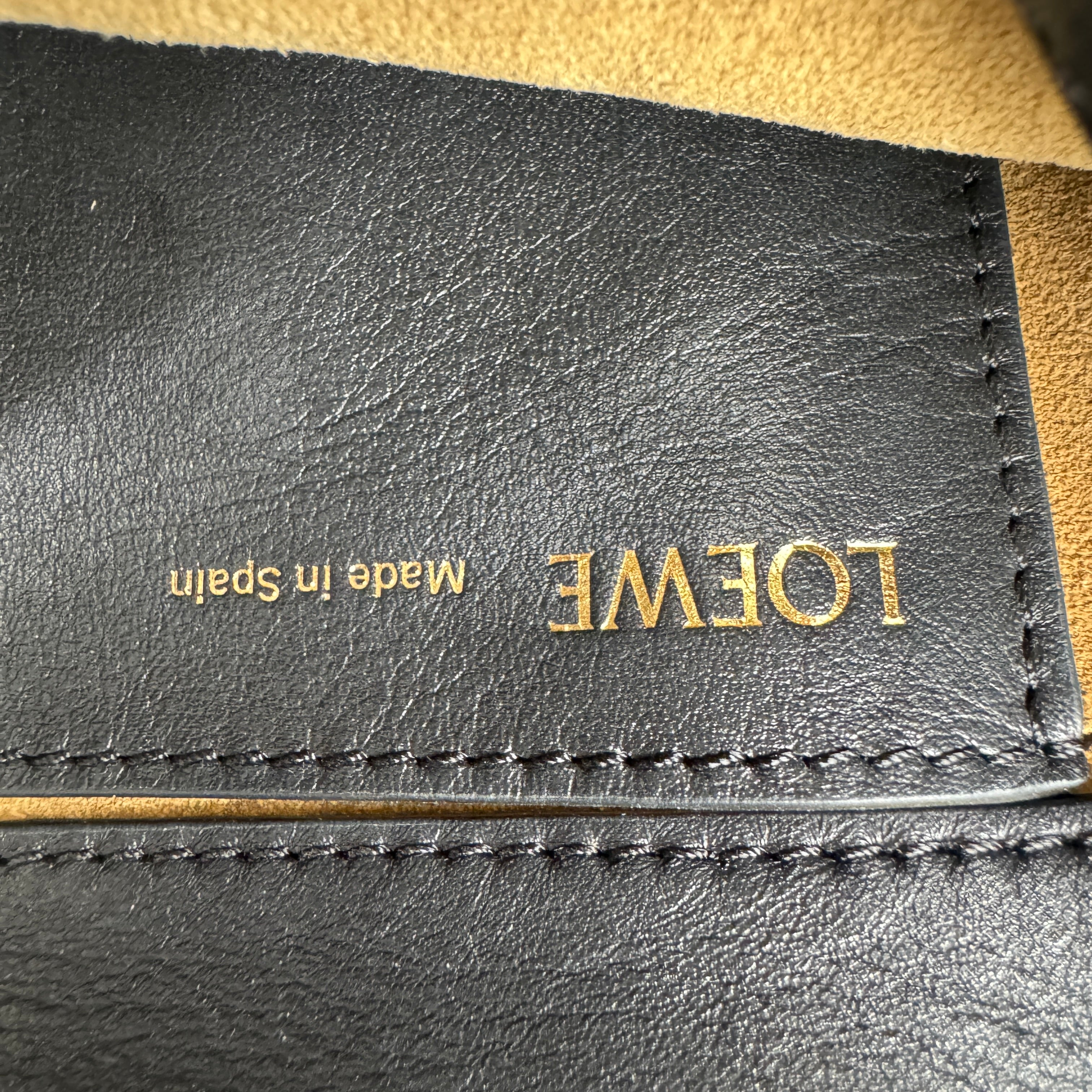 Loewe Knot Leather Shoulder bag LW02