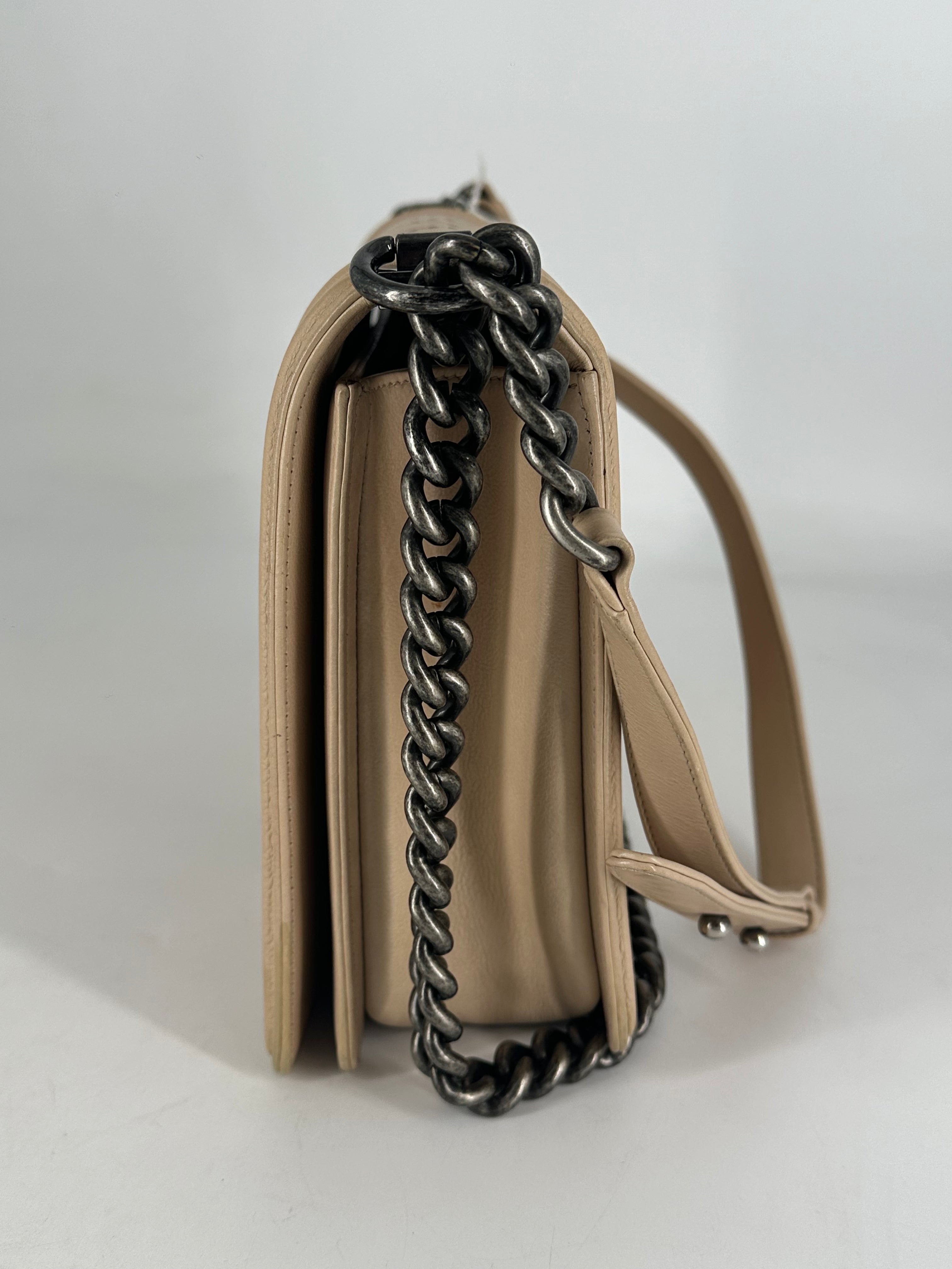 Chanel Quilted Wild Stitch New Medium Boy Cream (18**60) CC427