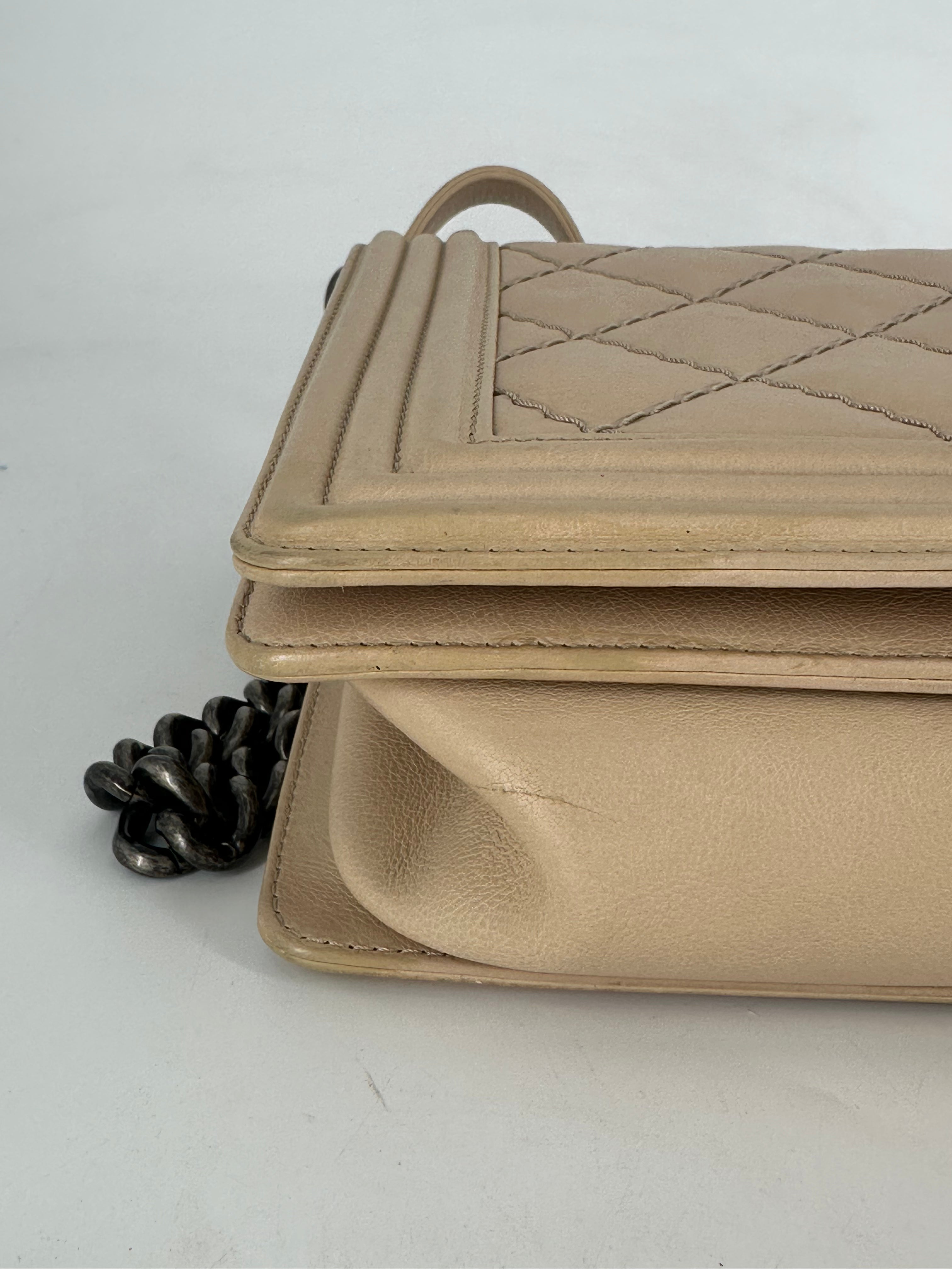 Chanel Quilted Wild Stitch New Medium Boy Cream (18**60) CC427