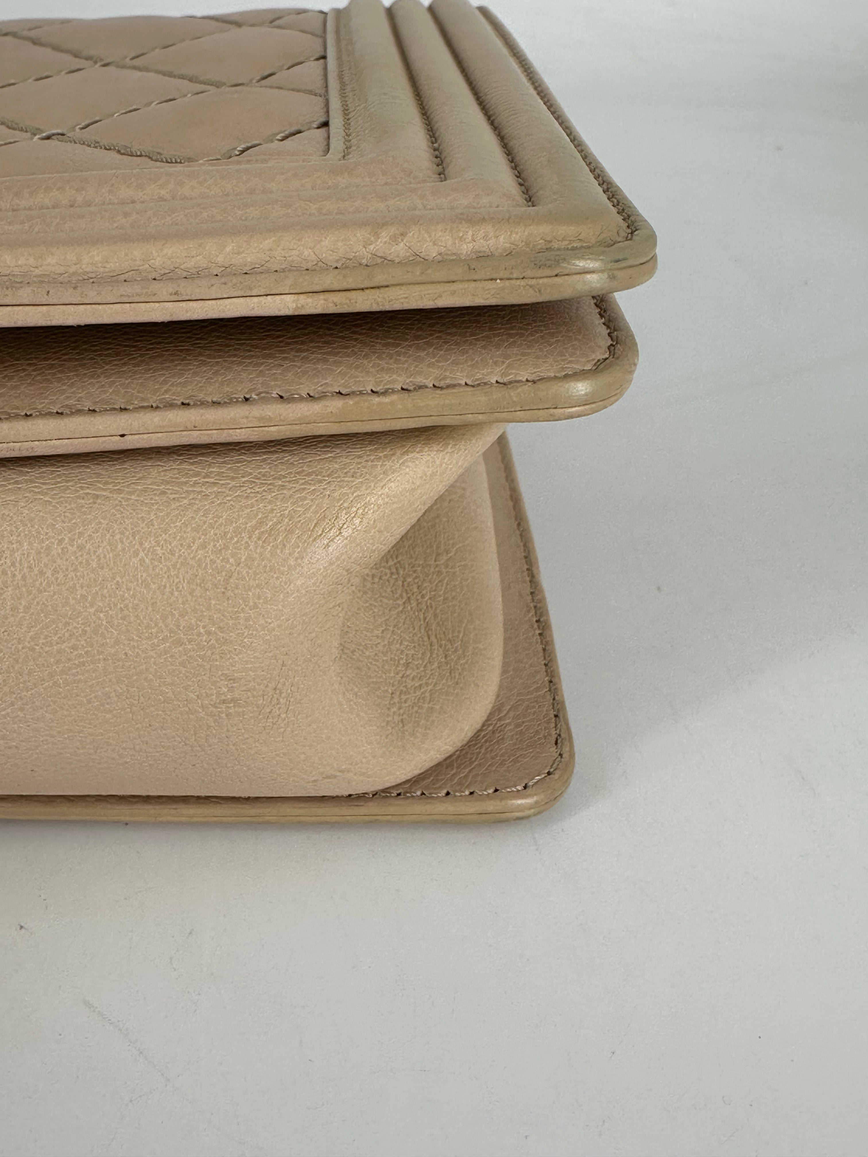 Chanel Quilted Wild Stitch New Medium Boy Cream (18**60) CC427