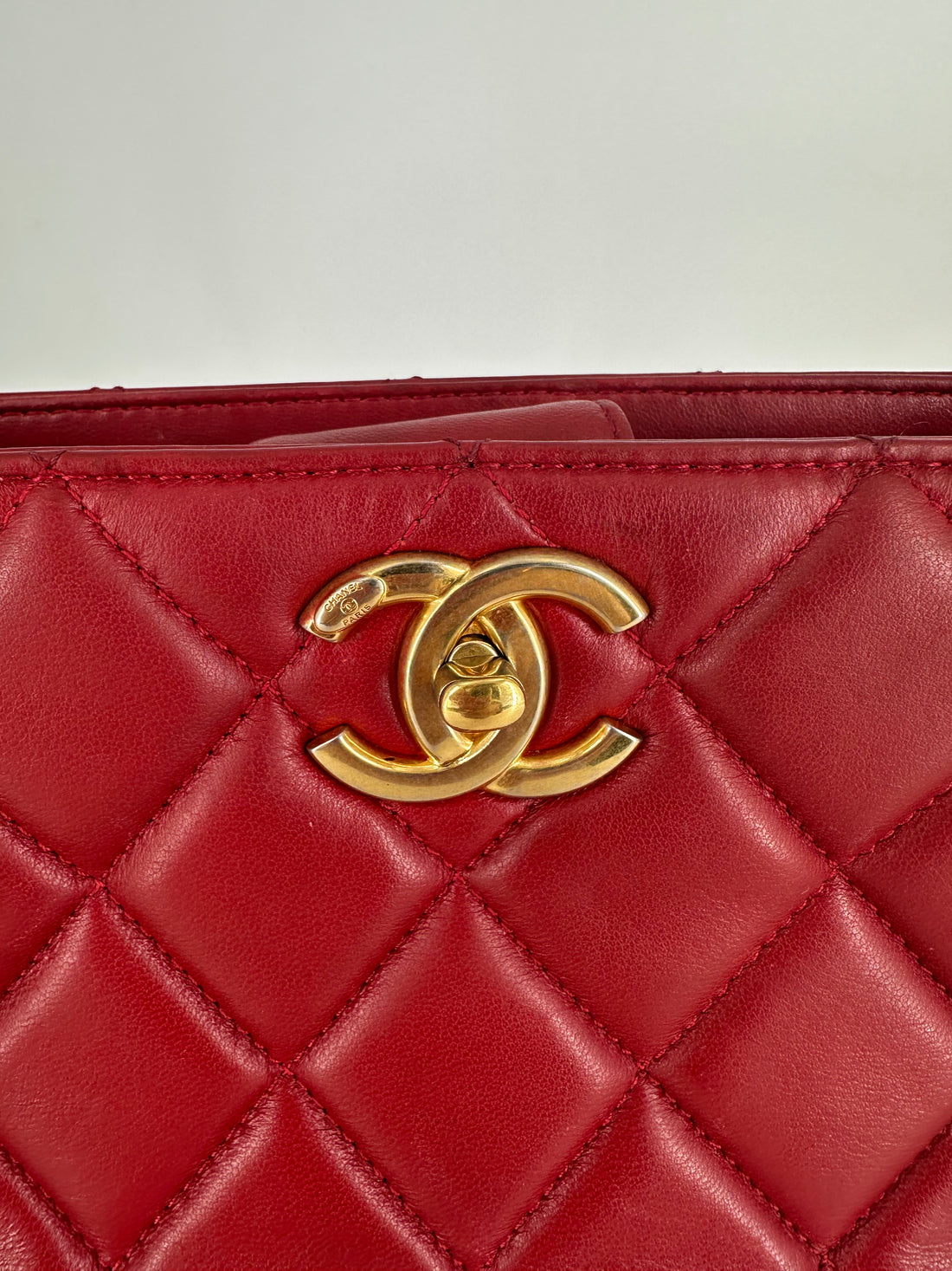 Chanel Quilted CC Turnlock Double Chain Red (17**16) CC372
