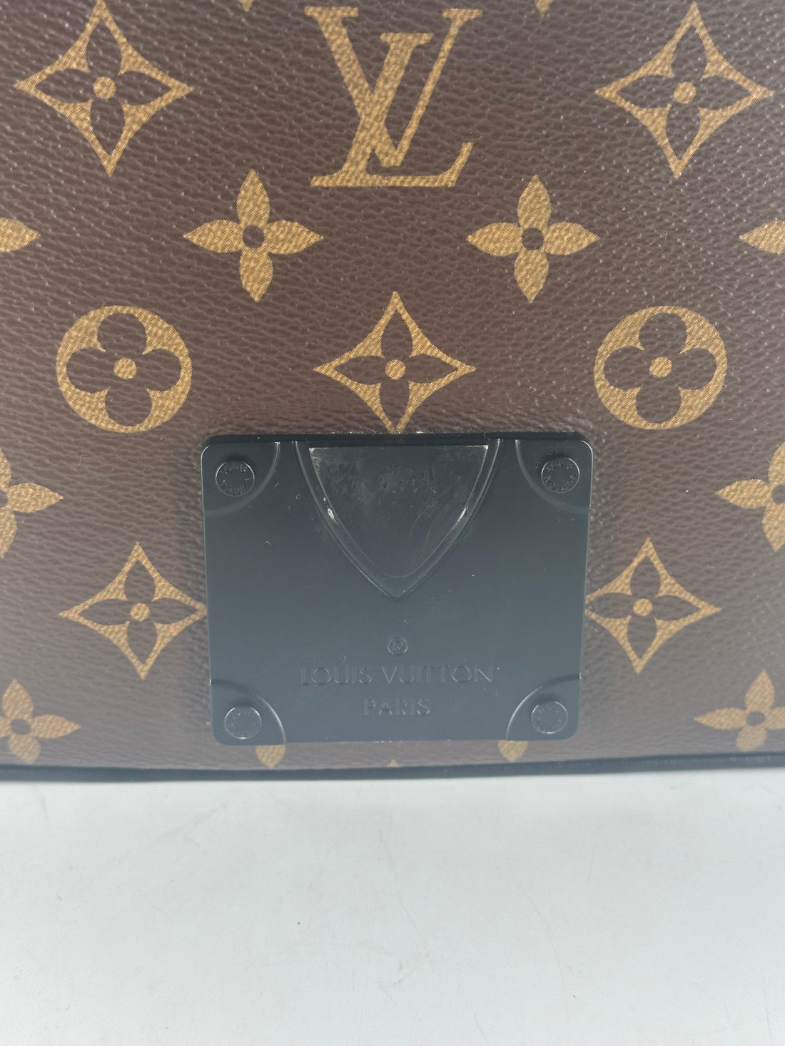 Louis Vuittion Monogram S Lock Sling Crossbody Microchipped lv965