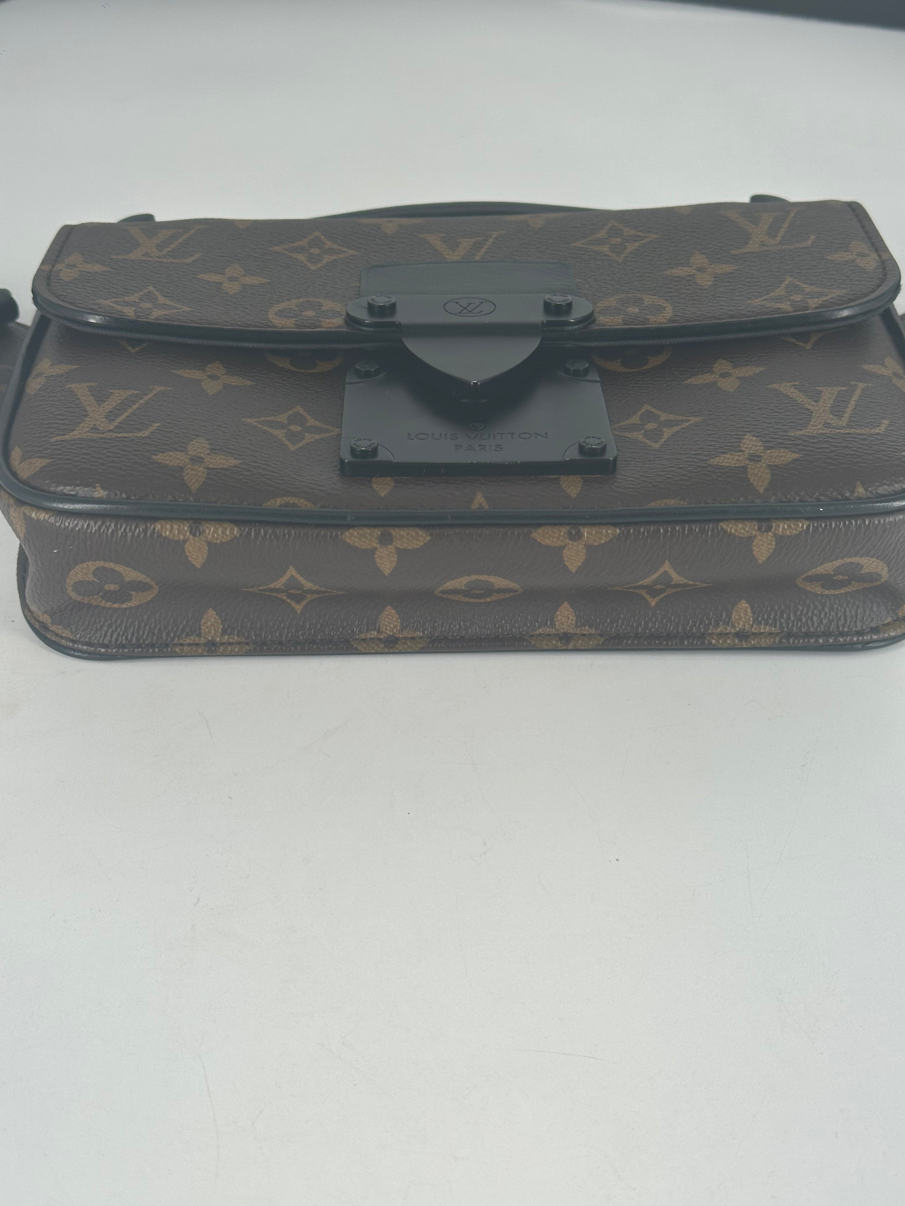 Louis Vuittion Monogram S Lock Sling Crossbody Microchipped lv965