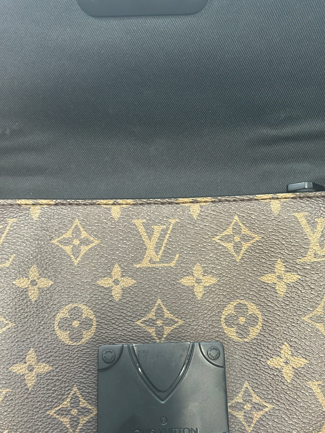 Louis Vuittion Monogram S Lock Sling Crossbody Microchipped lv965