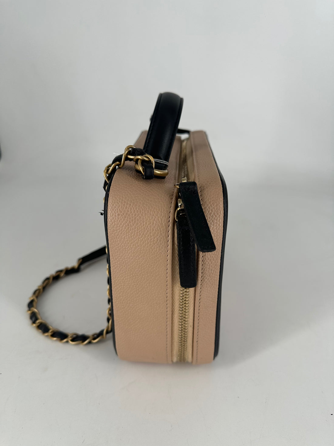 Chanel Filigree Quilted Caviar Vanity Case Cream(26***80) CC394AD