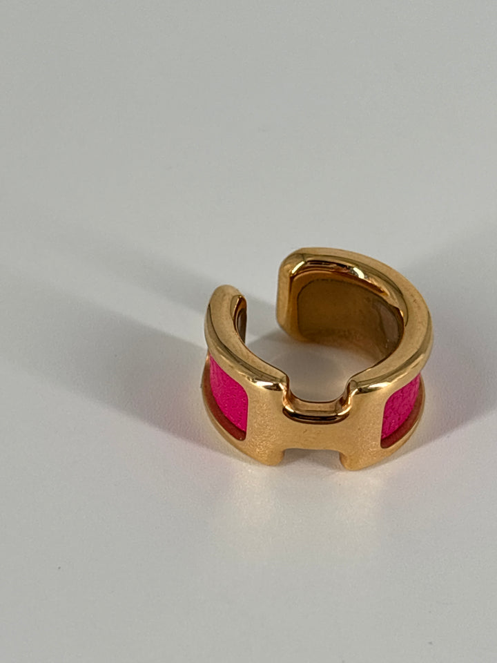 Hermes pink single ear clip