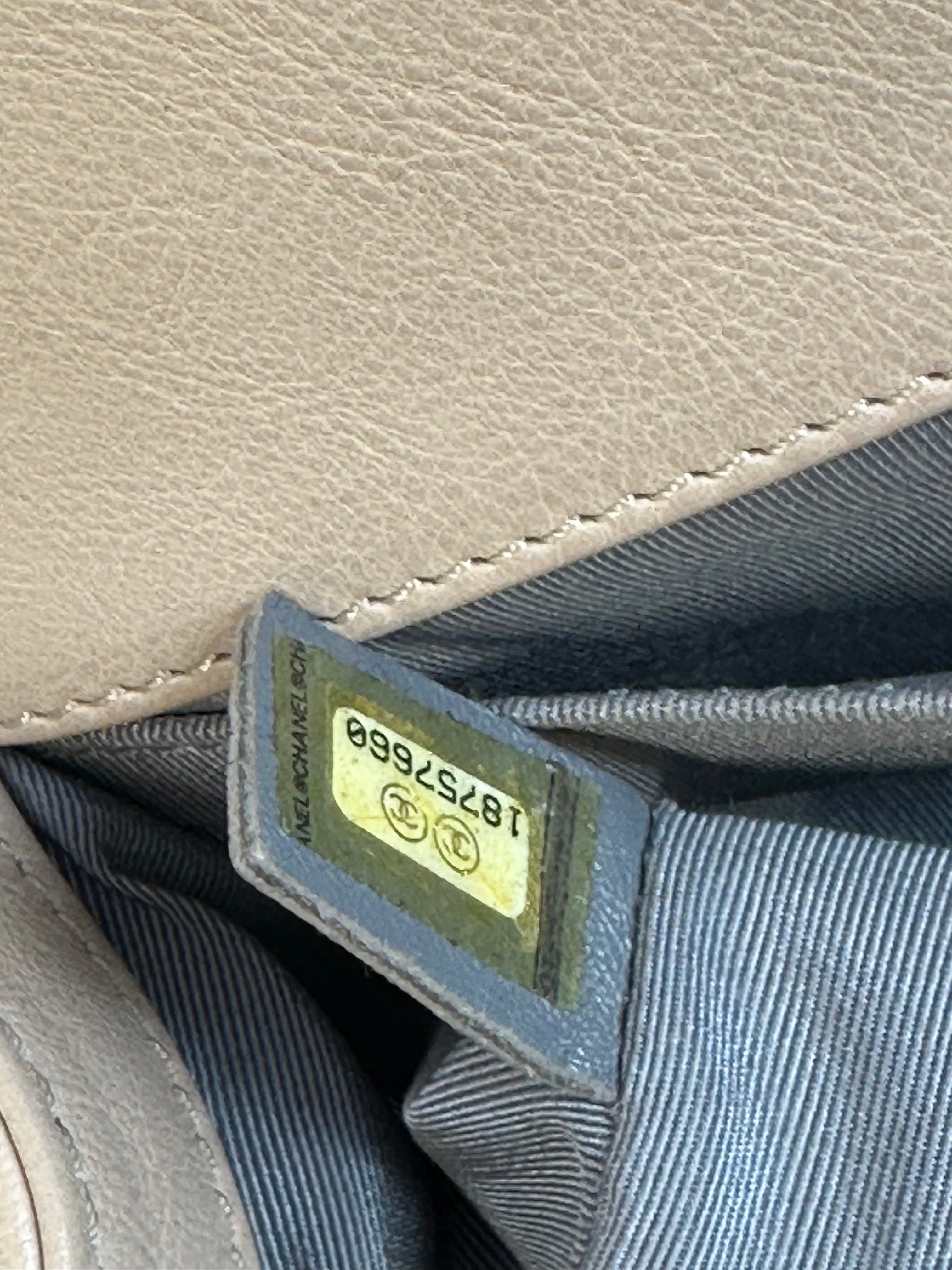 Chanel Quilted Wild Stitch New Medium Boy Cream (18**60) CC427