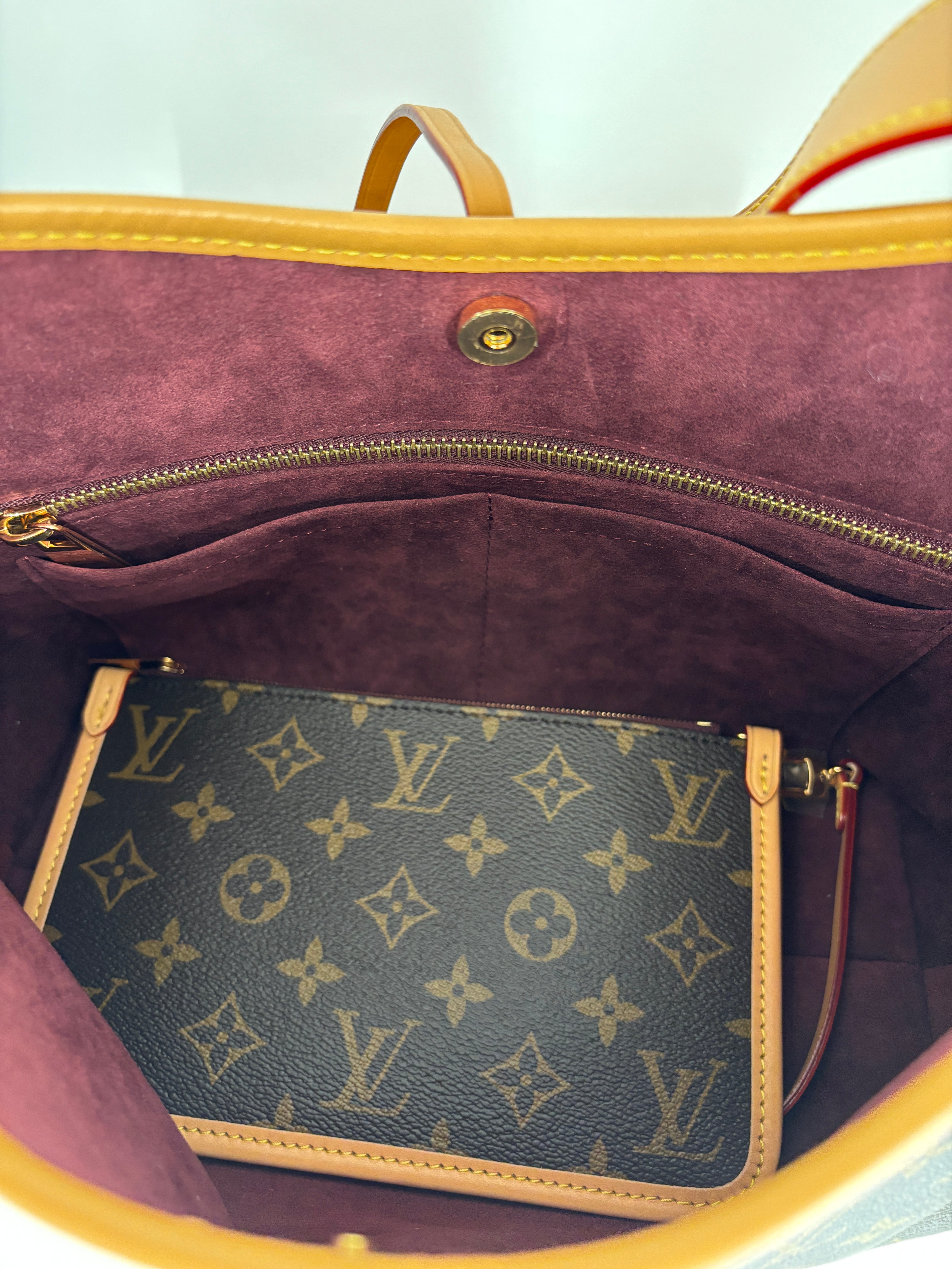 Louis Vuitton Classic Monogram Carryall PM Microchipped 2025 LV839