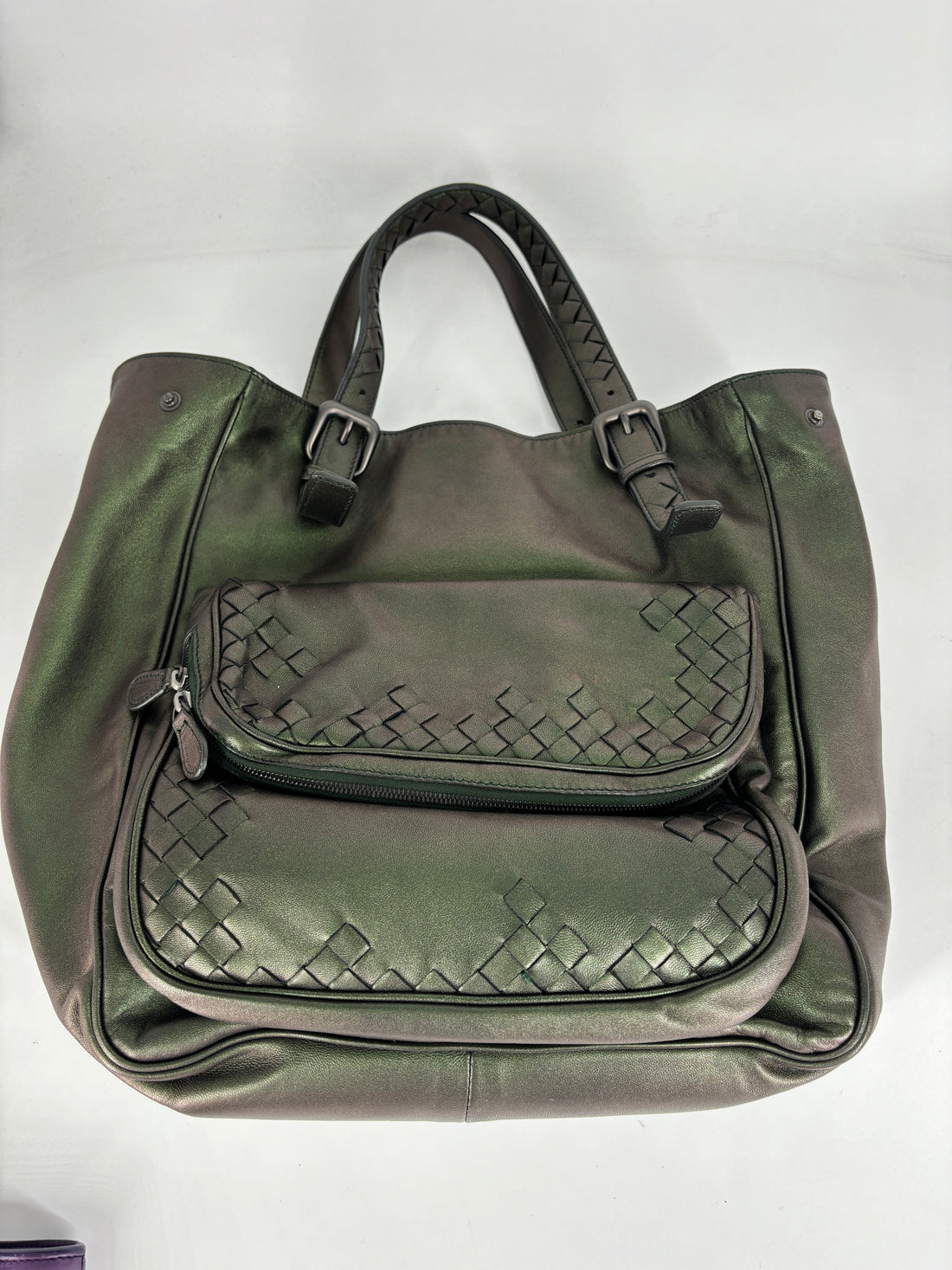 BV Iridescent Scarabee Multi Pocket Tote green