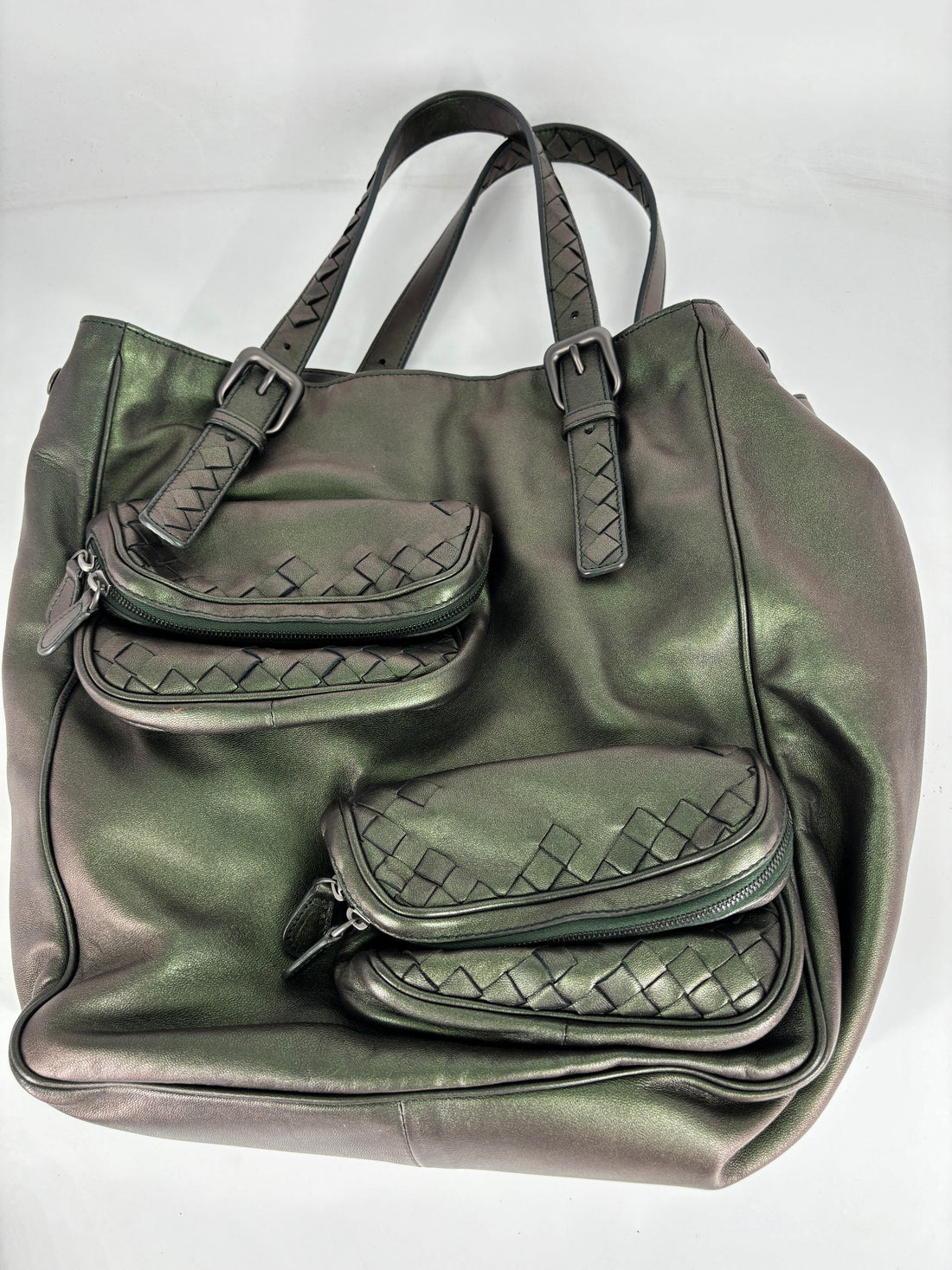 BV Iridescent Scarabee Multi Pocket Tote green