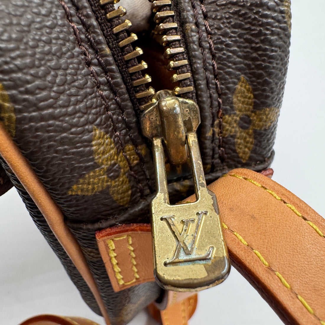 LOUIS VUITTON Monogram Jeune Fille GM Shoulder Bag LV194