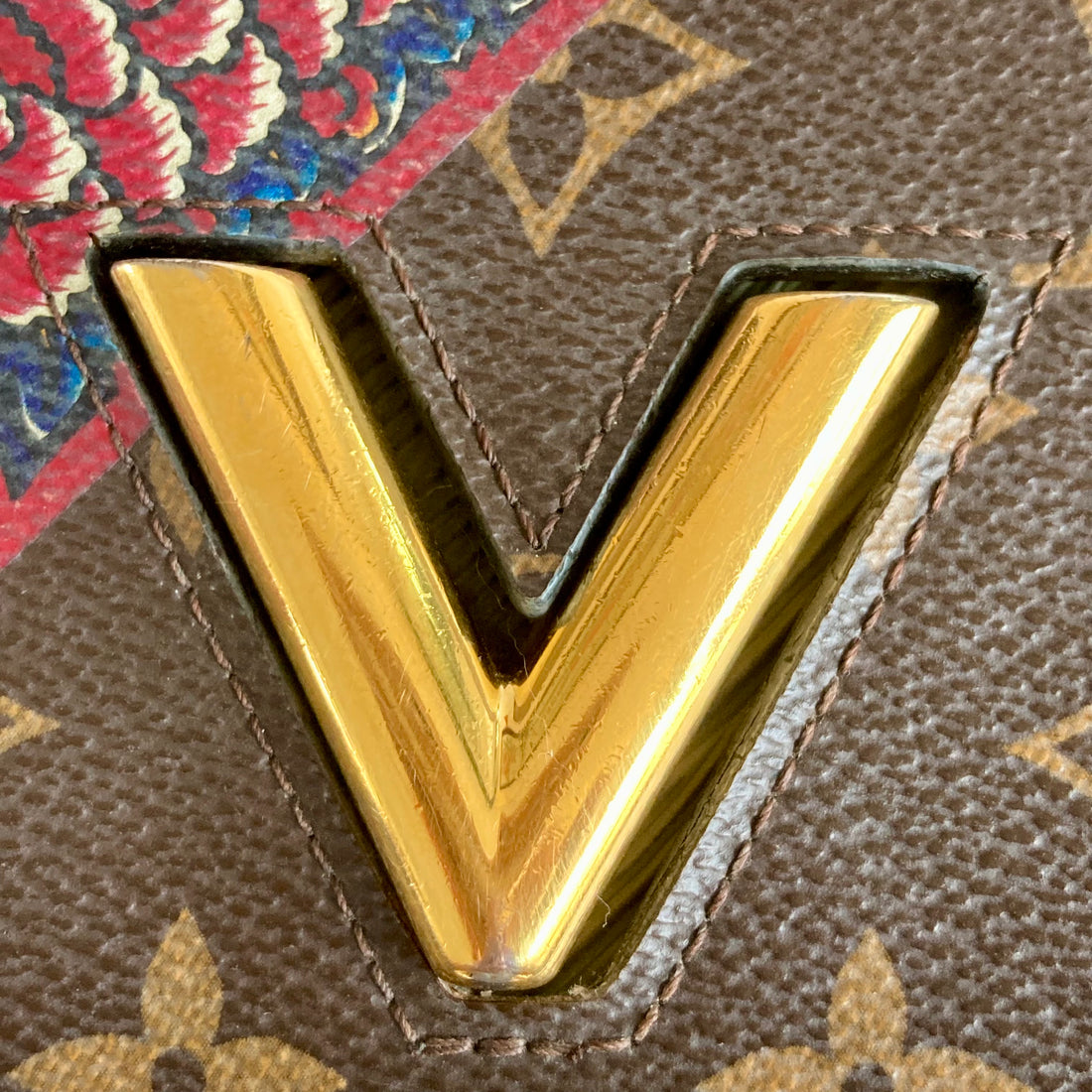 Louis Vuitton Twist Chain Wallet Limited Edition Kabuki Stickers lv459